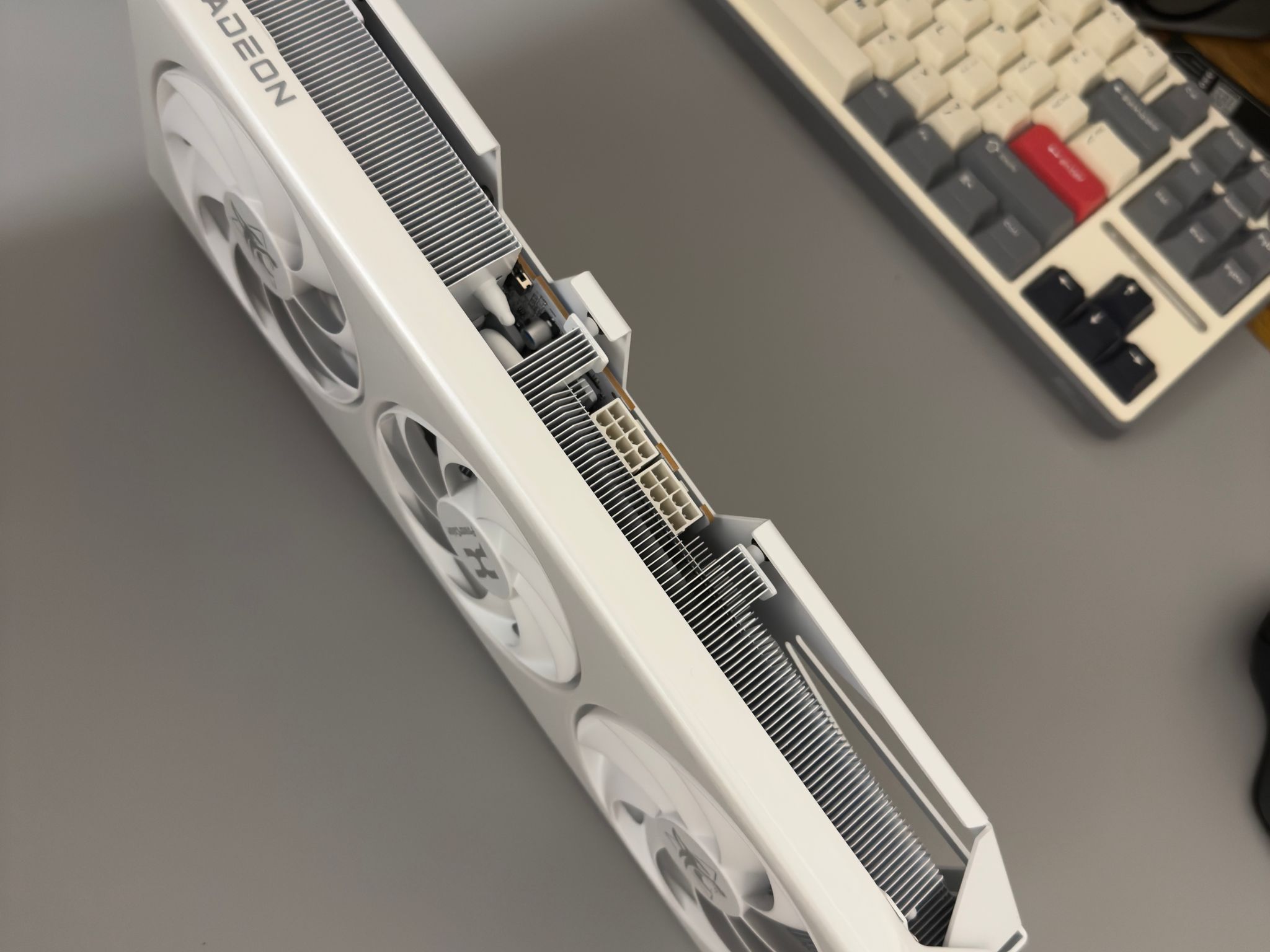 AMD 9070 XT Hellhound