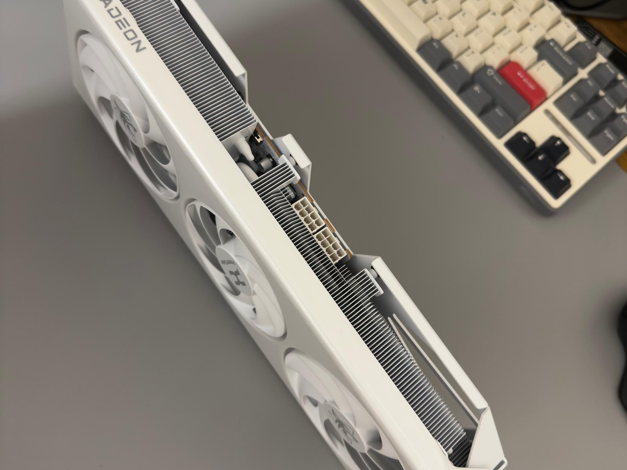 AMD 9070 XT Hellhound
