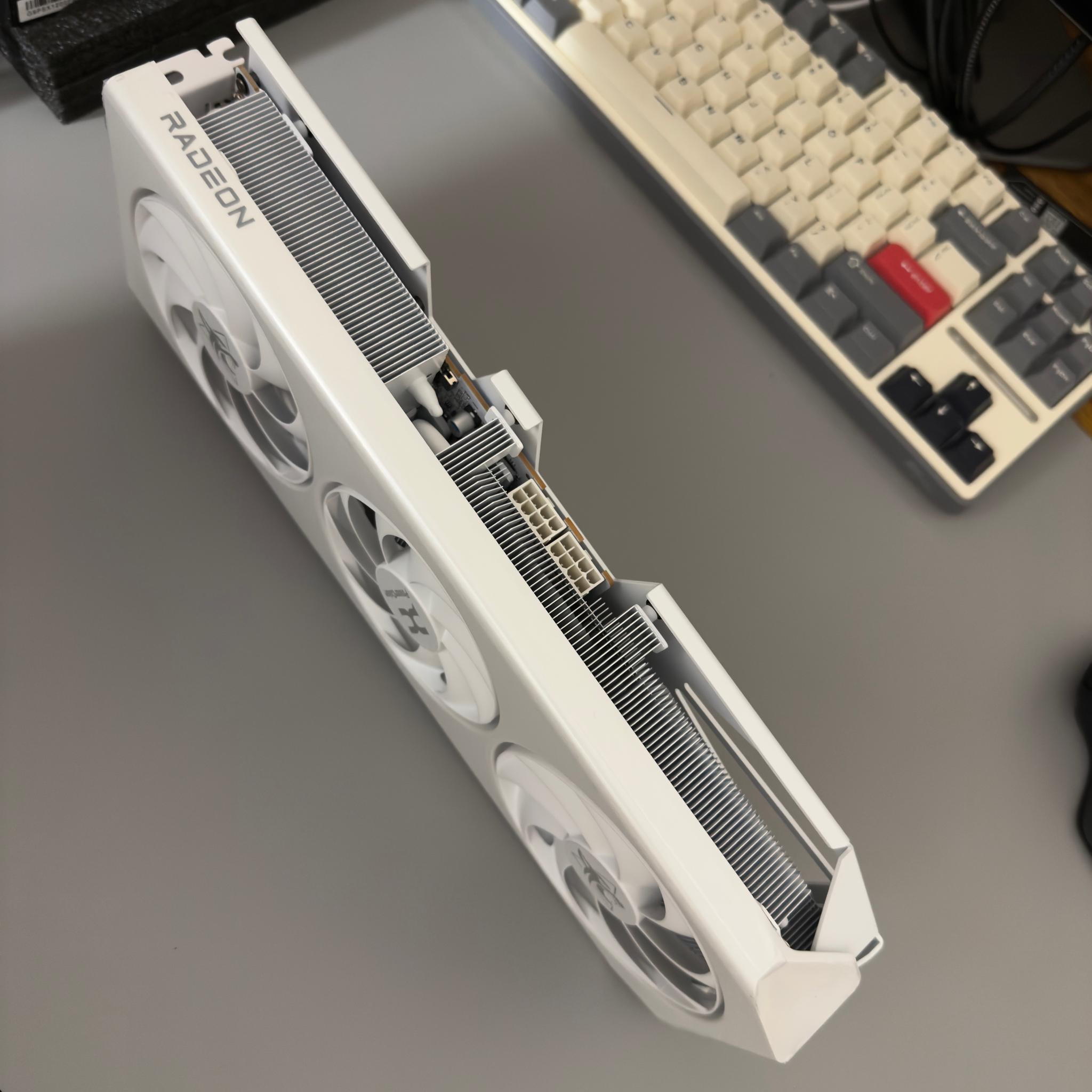 AMD 9070 XT Hellhound