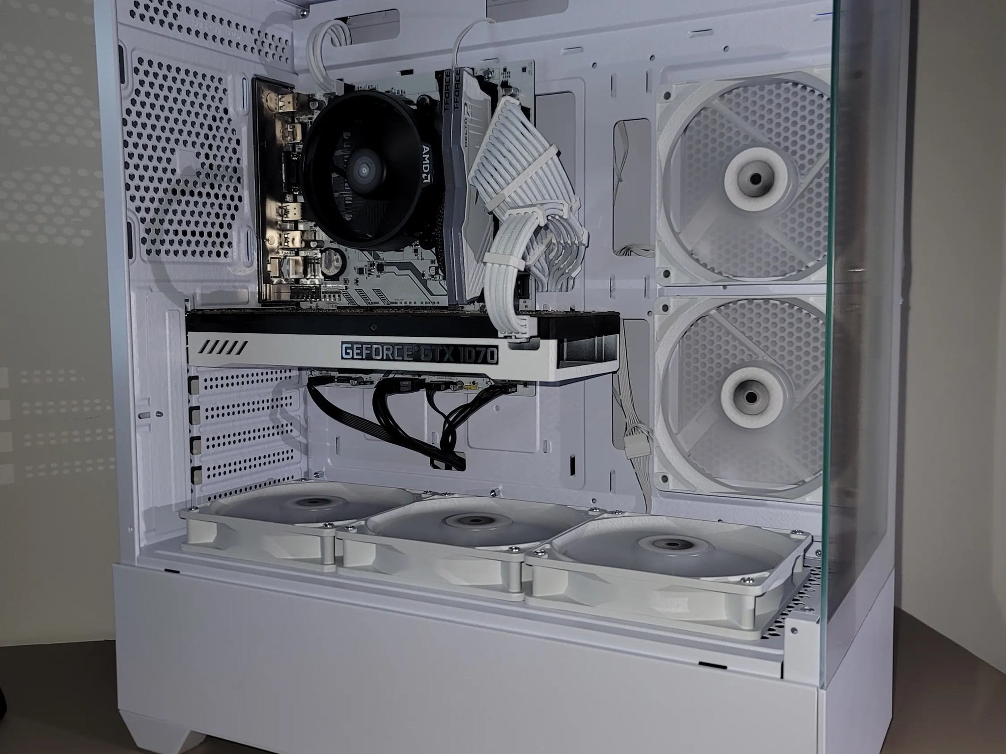 GTX 1070 | Ryzen 5 | 16GB RAM | WIN 10