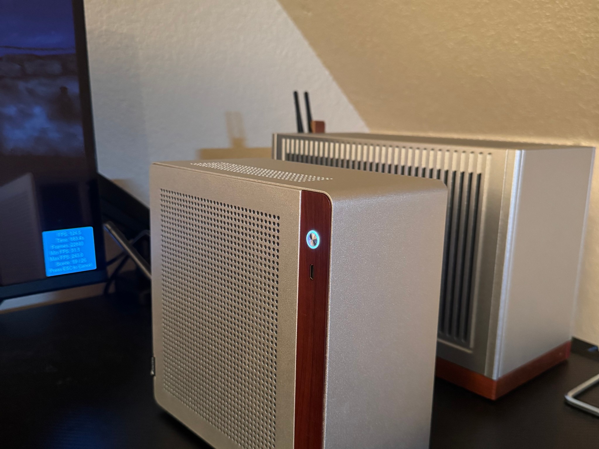 Jonsbo NV10 SFF Gaming PC