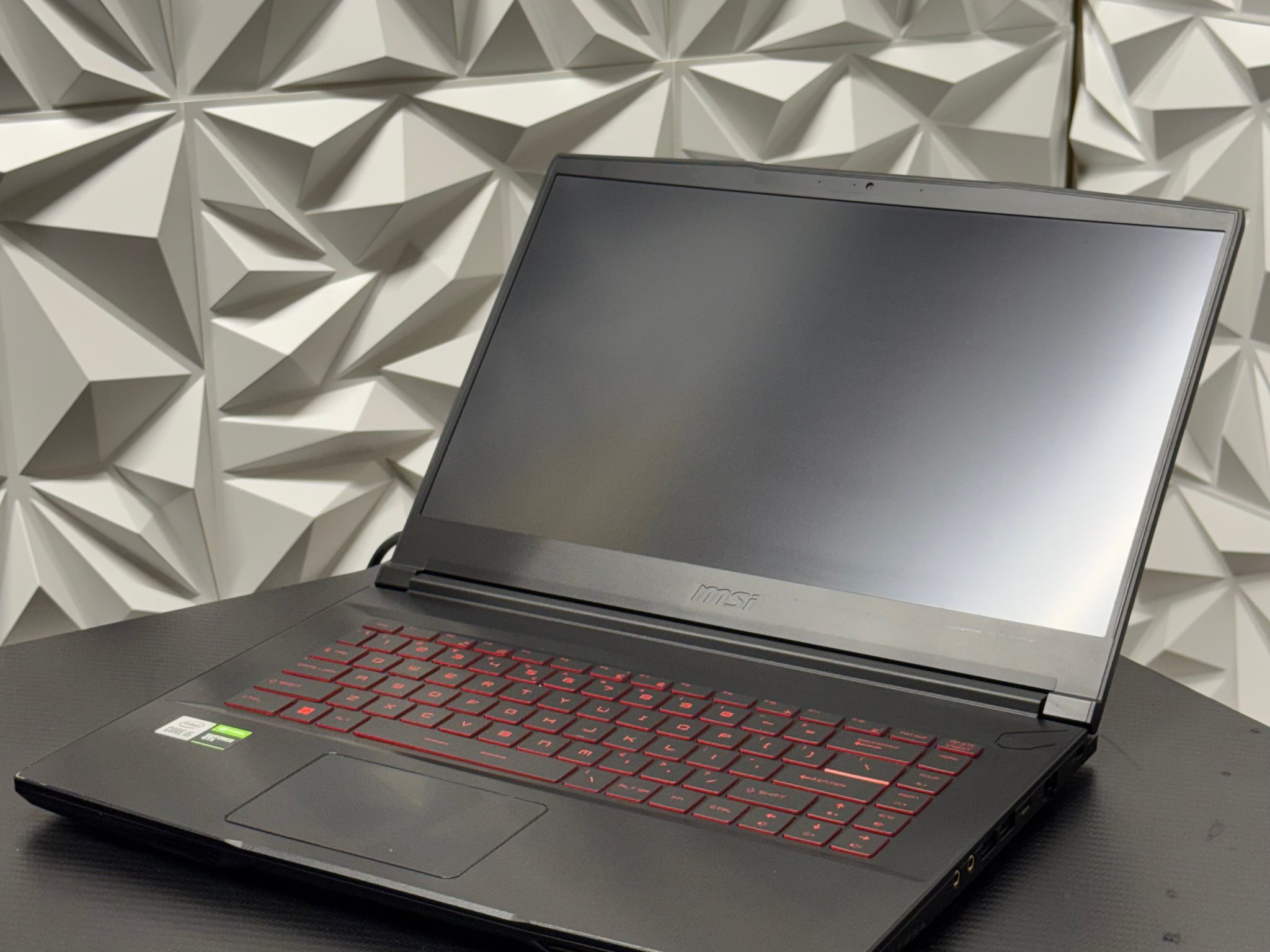 GTX 1650 / i5-10500H / 8GB 2933MHz DDR4 ram / 256GB Nvme ssd / Windows 11