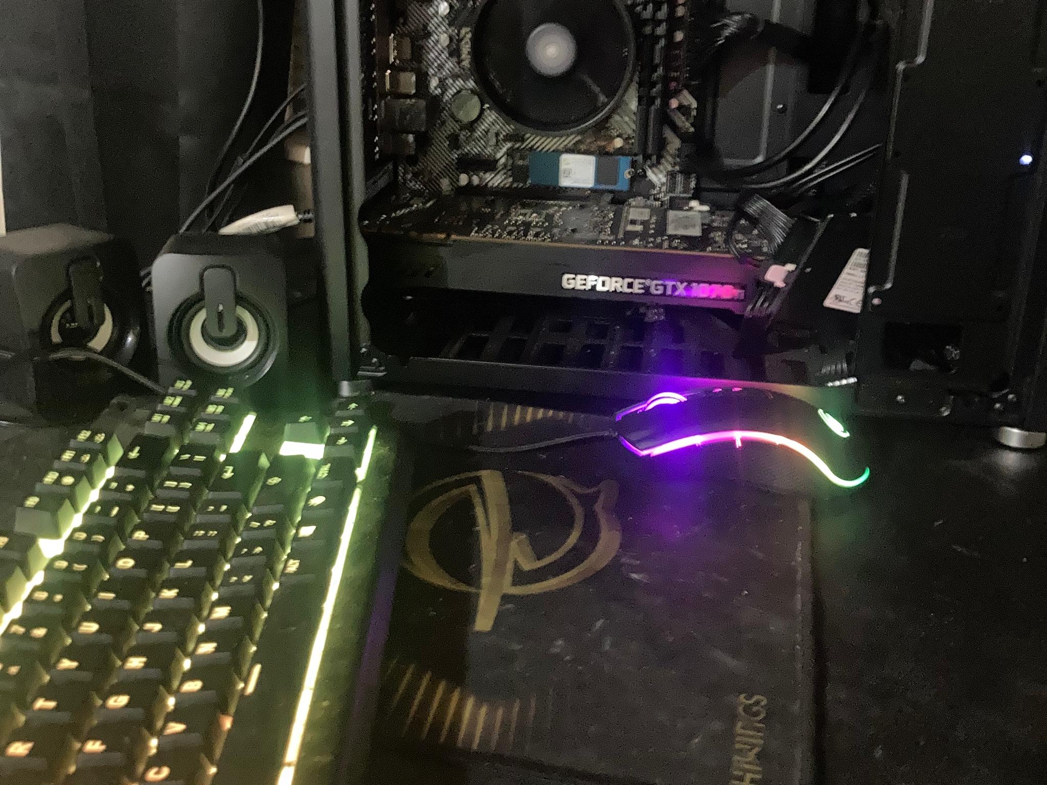 Minimalistic 1070 Ti R7 1700X 32gb 1tb SSD Gaming PC