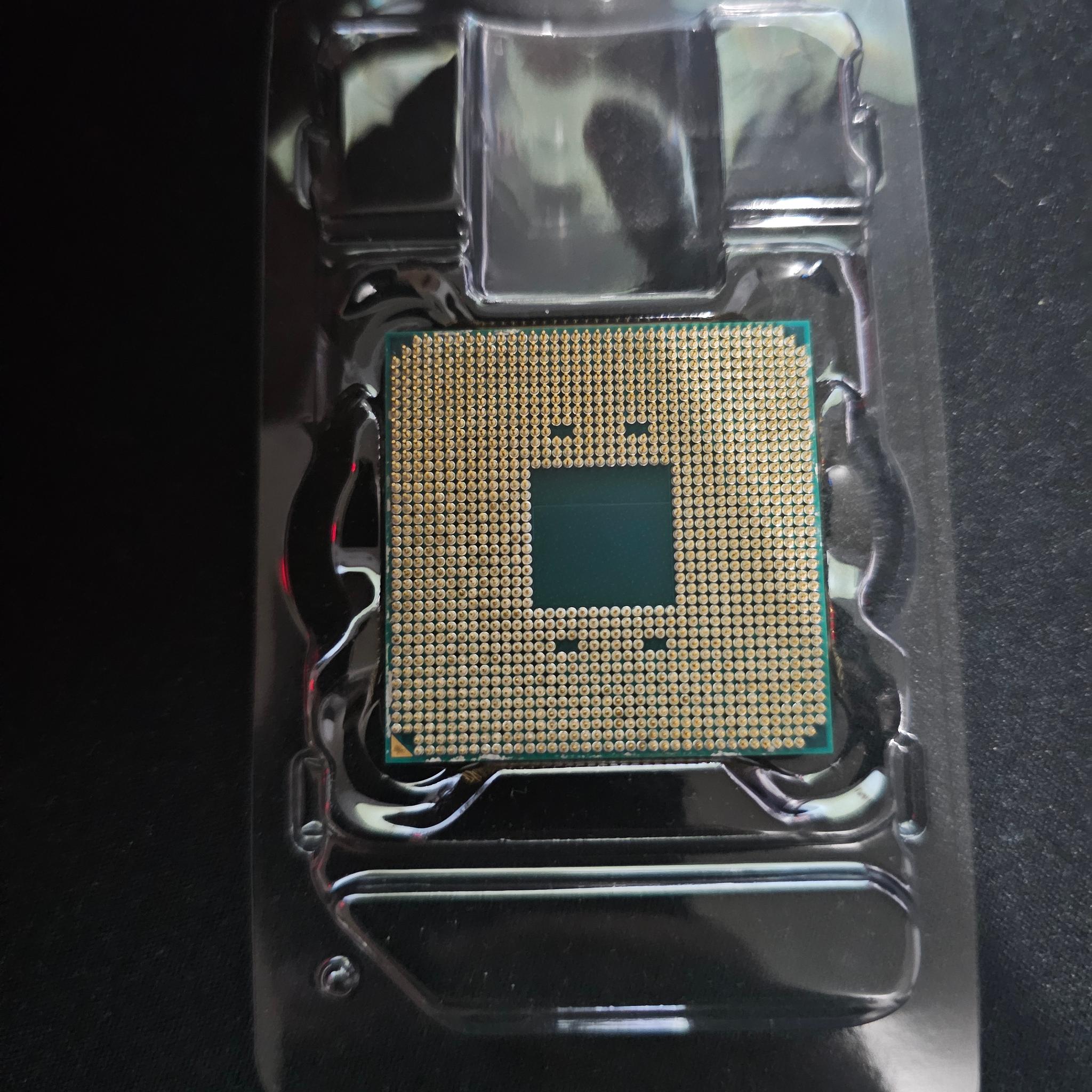 AMD Ryzen 5 5600 w/ Cooler