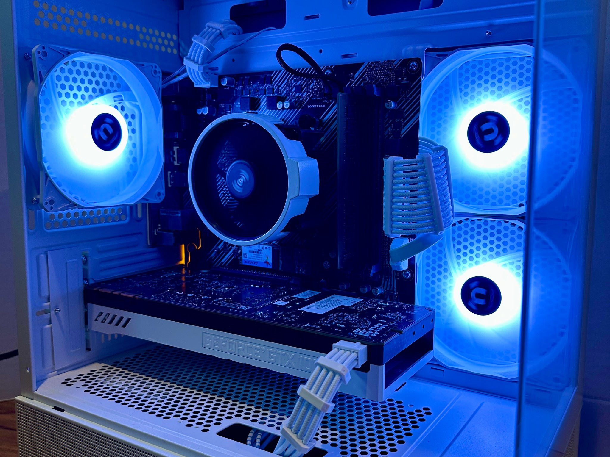 【値下げ中】ゲーミングPC Ryzen 2600X GEFORCE GTX1070 Black Gaming PC (Ryzen 5 2600X + GTX 1070 Ti + 1TB SSD + 16GB RAM