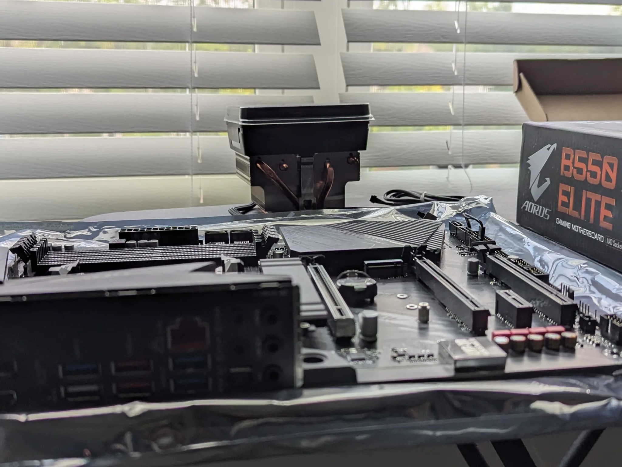 Gigabyte B550 Aorus Elite MB | PCI Wifi Card | AMD Waith Prism Cooler