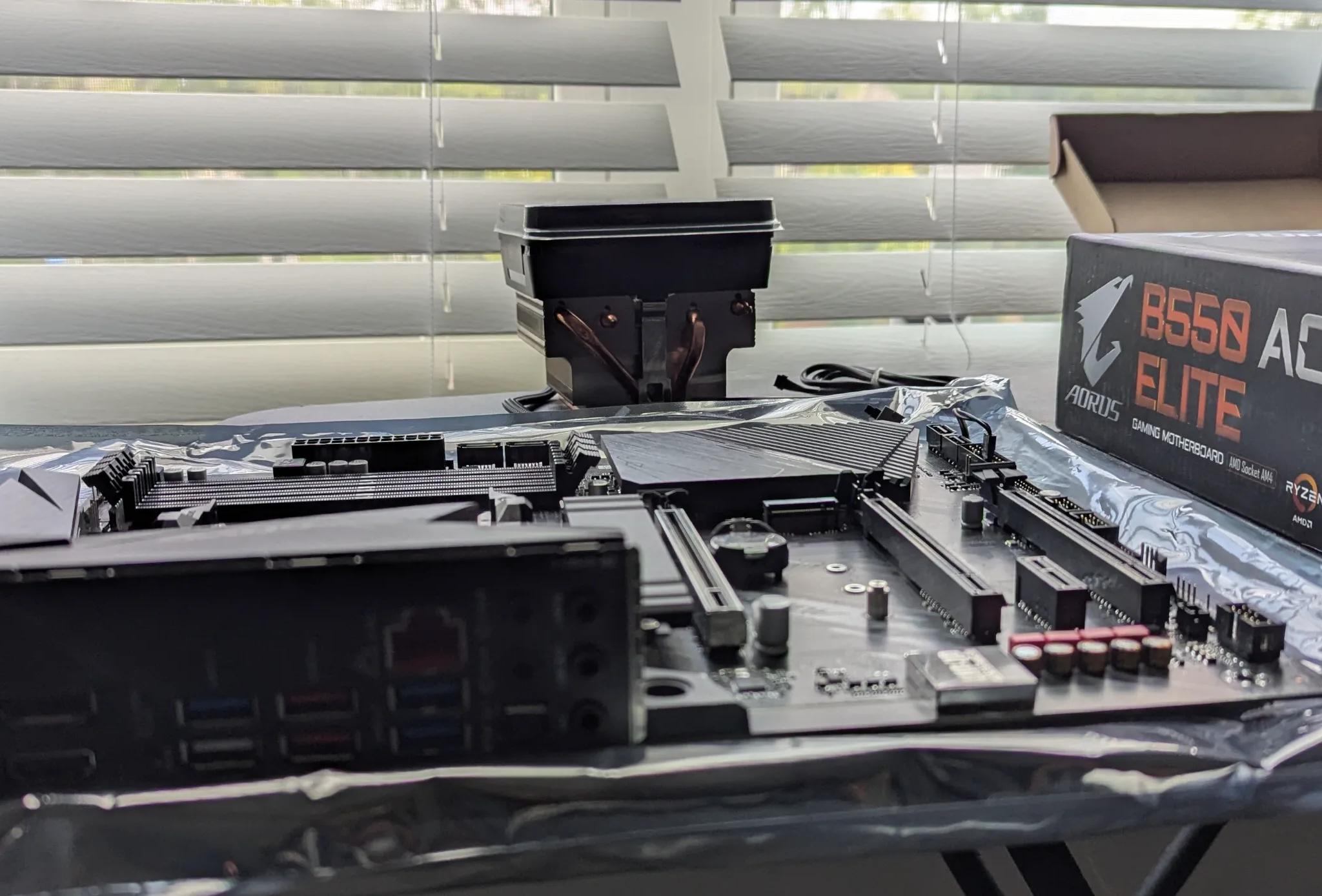 Gigabyte B550 Aorus Elite MB | PCI Wifi Card | AMD Waith Prism Cooler