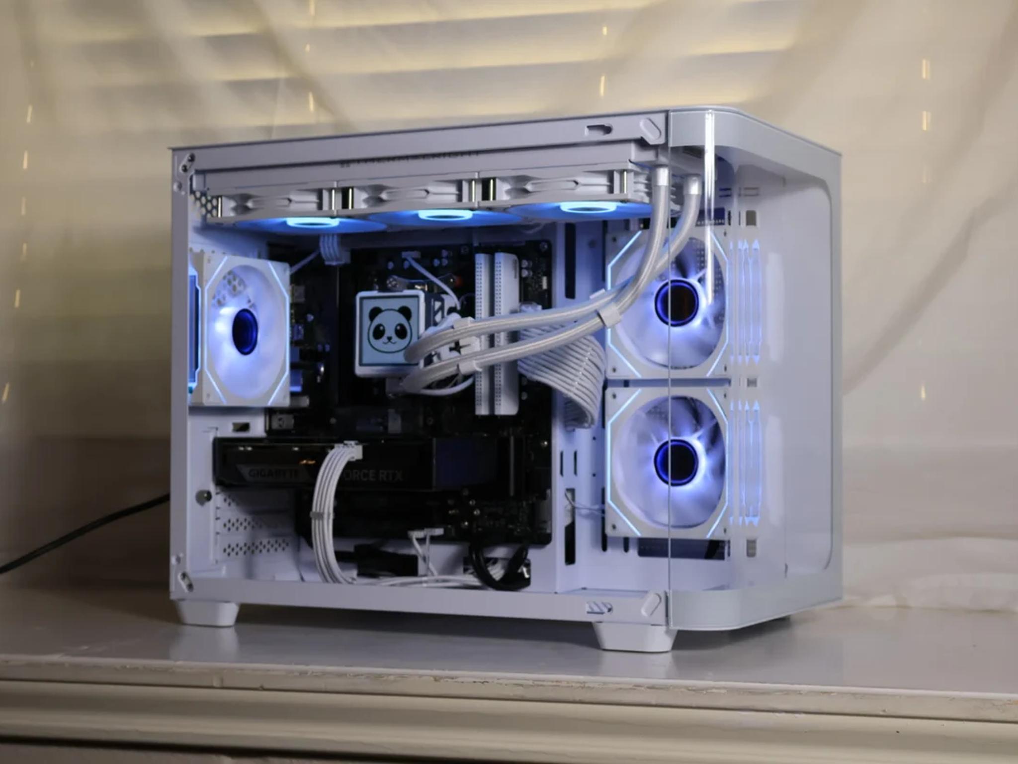 🧊Icebox v2 | RTX 5060 ti 16gb Ryzen 5 9600x🧊