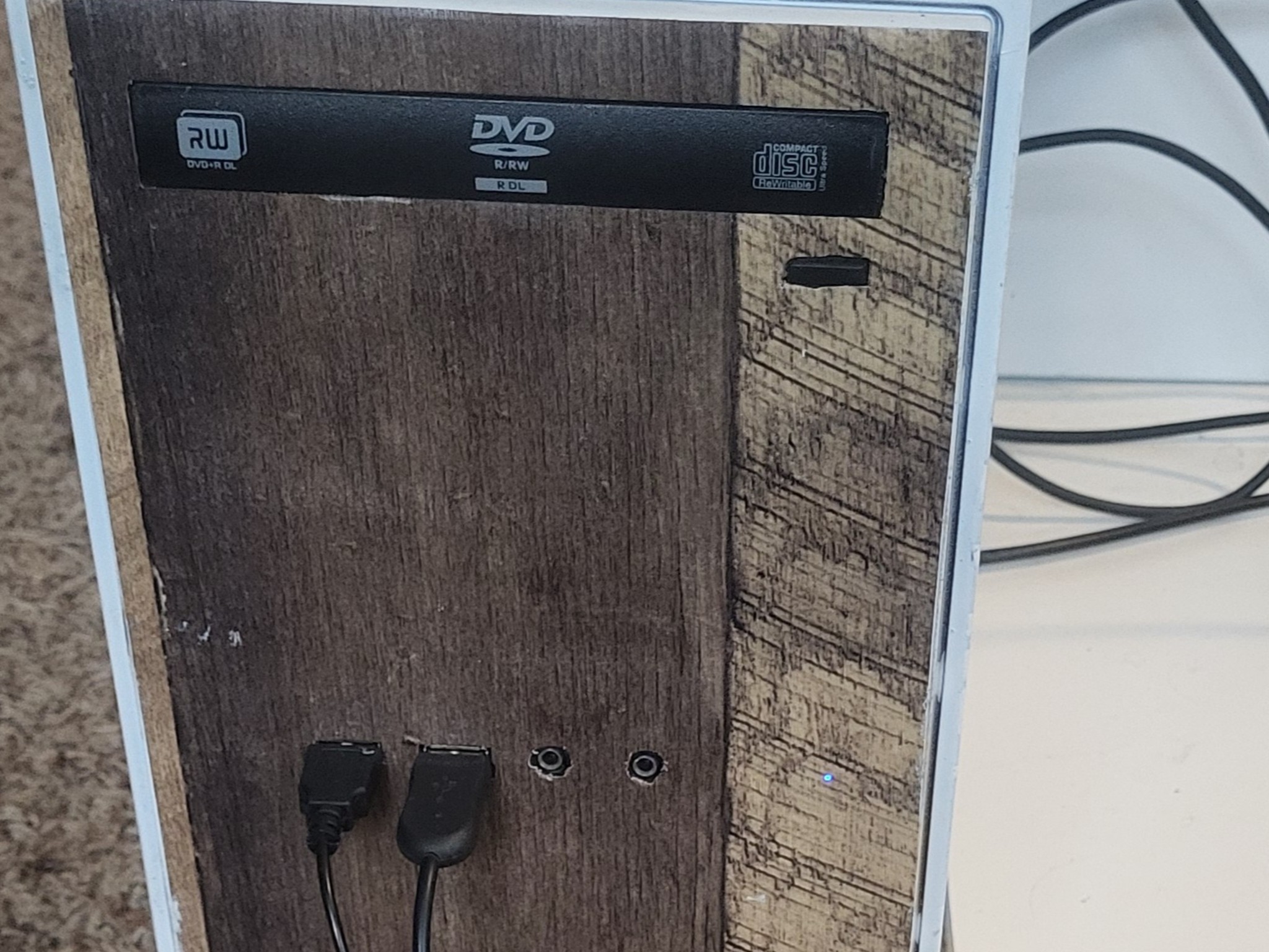RTX Budget gaming pc: White and Wood case