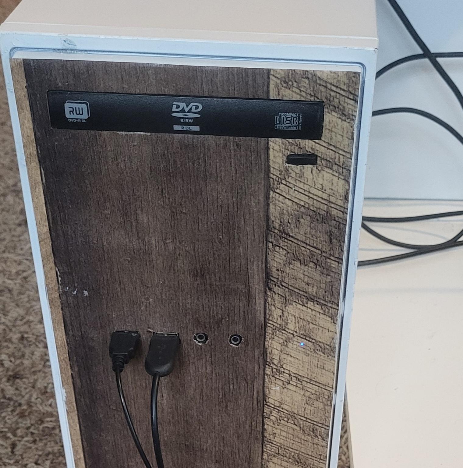 RTX Budget gaming pc: White and Wood case