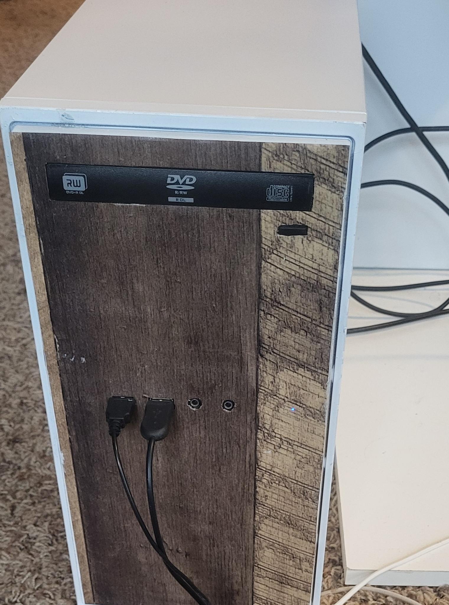 RTX Budget gaming pc: White and Wood case