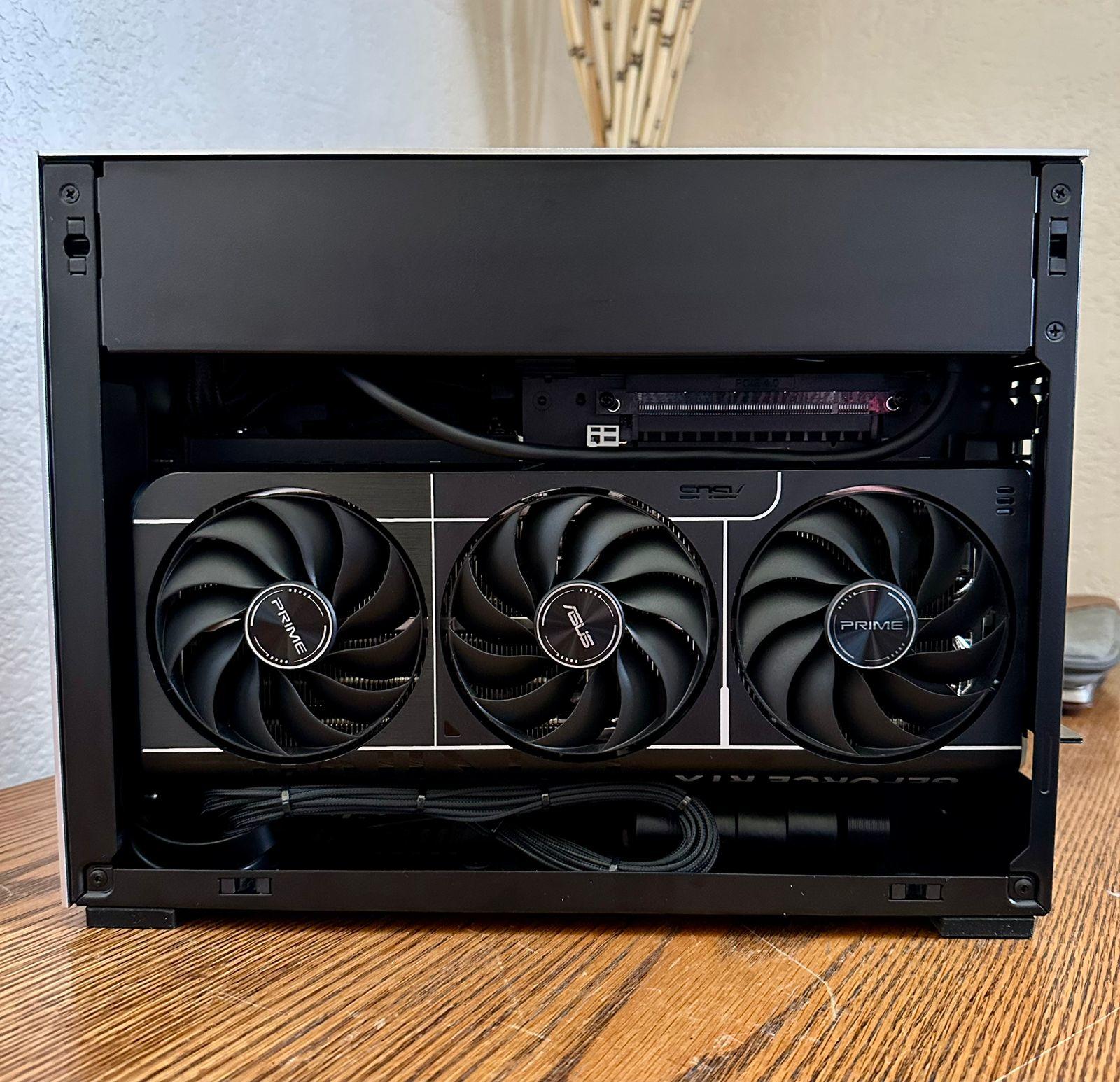 SFF PC RTX 5070 TI + R7X3D