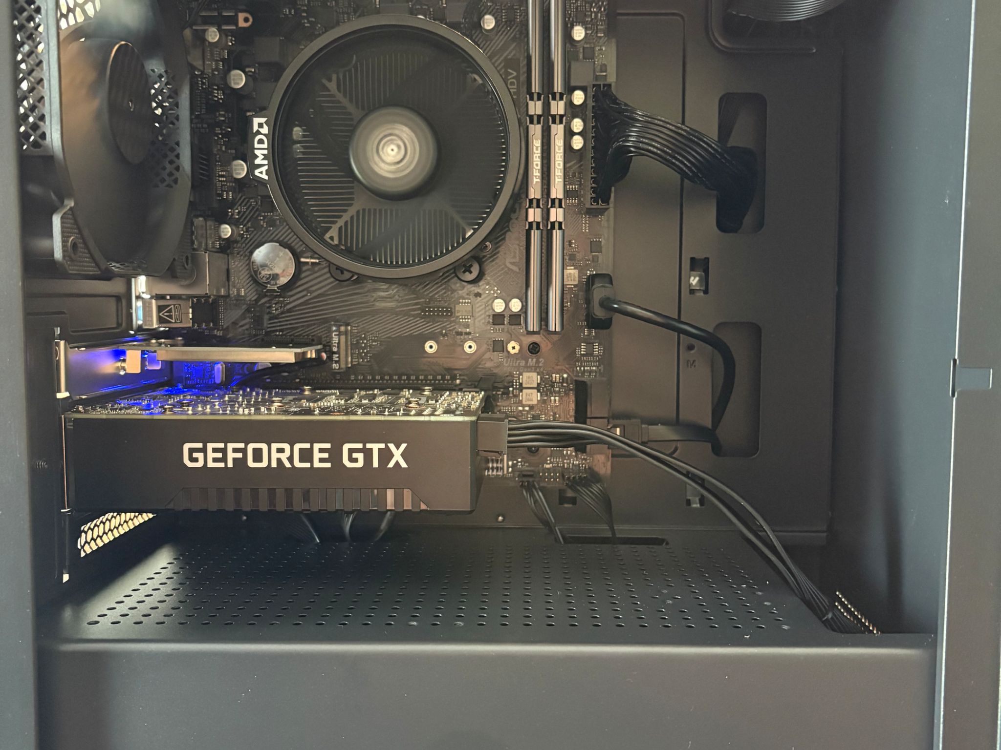 ♟️BLACKOUT♟️ | R5 5500 | 1660 Super | 16GB Ram