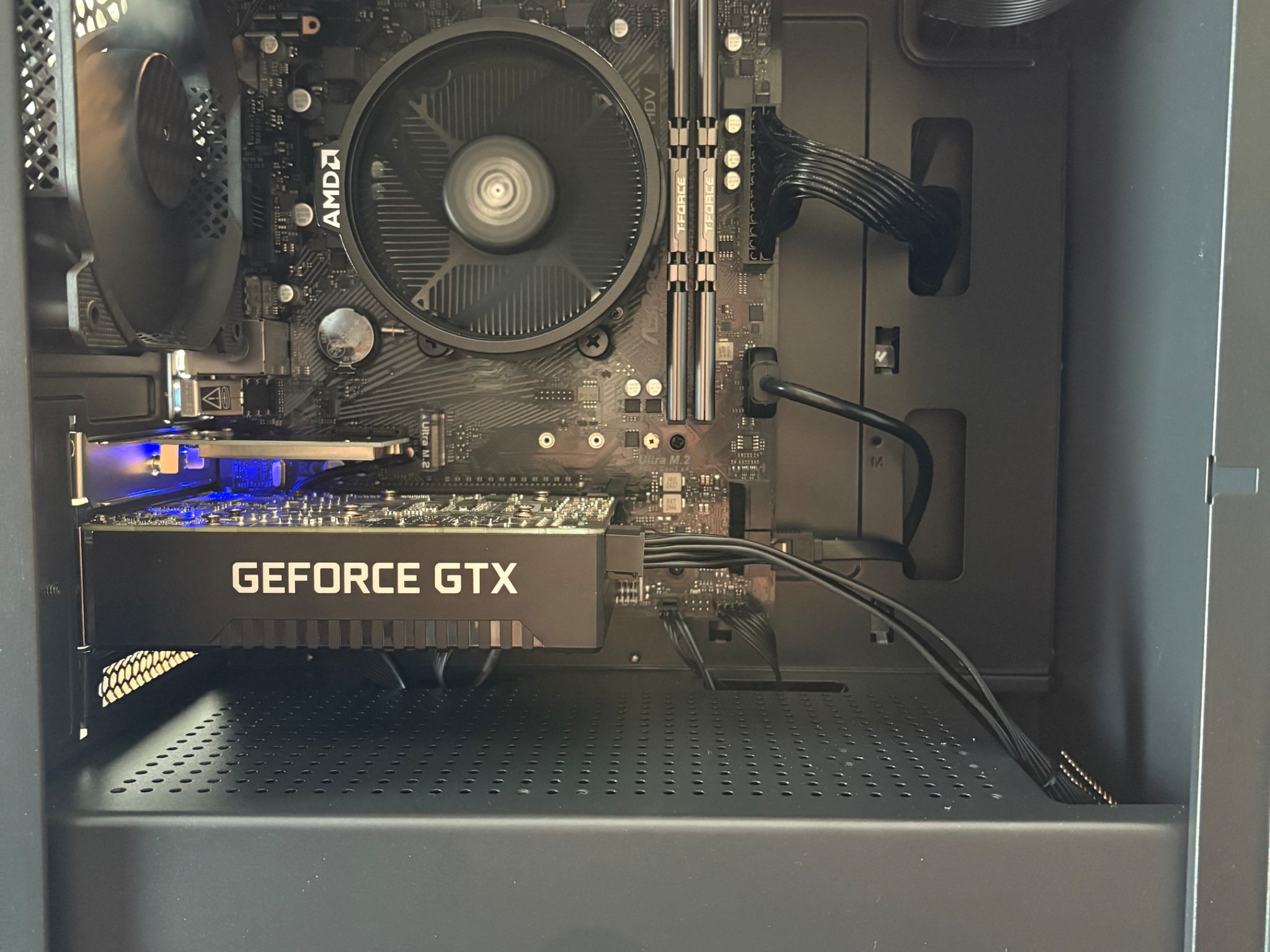 ♟️BLACKOUT♟️ | R5 5500 | 1660 Super | 16GB Ram