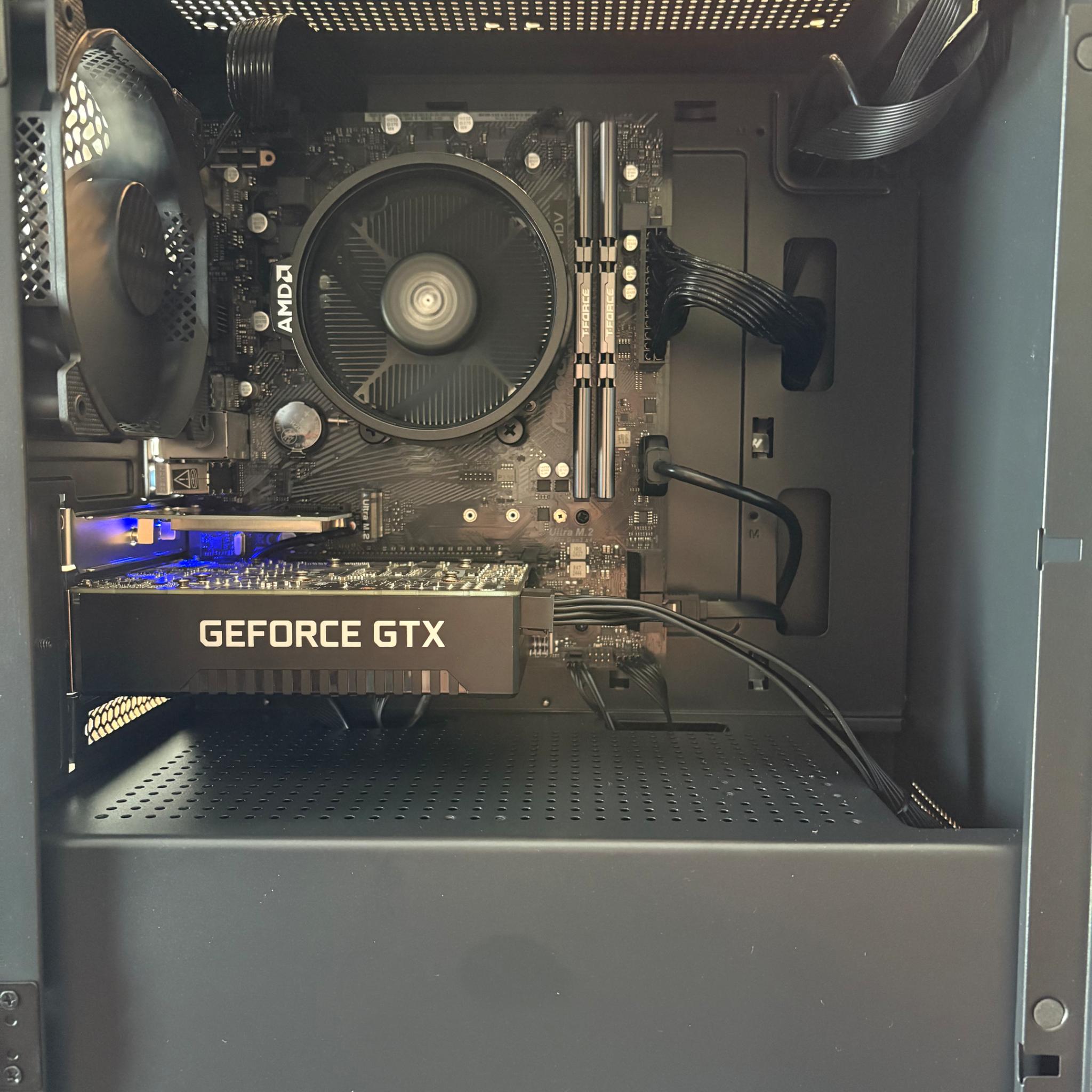 ♟️BLACKOUT♟️ | R5 5500 | 1660 Super | 16GB Ram