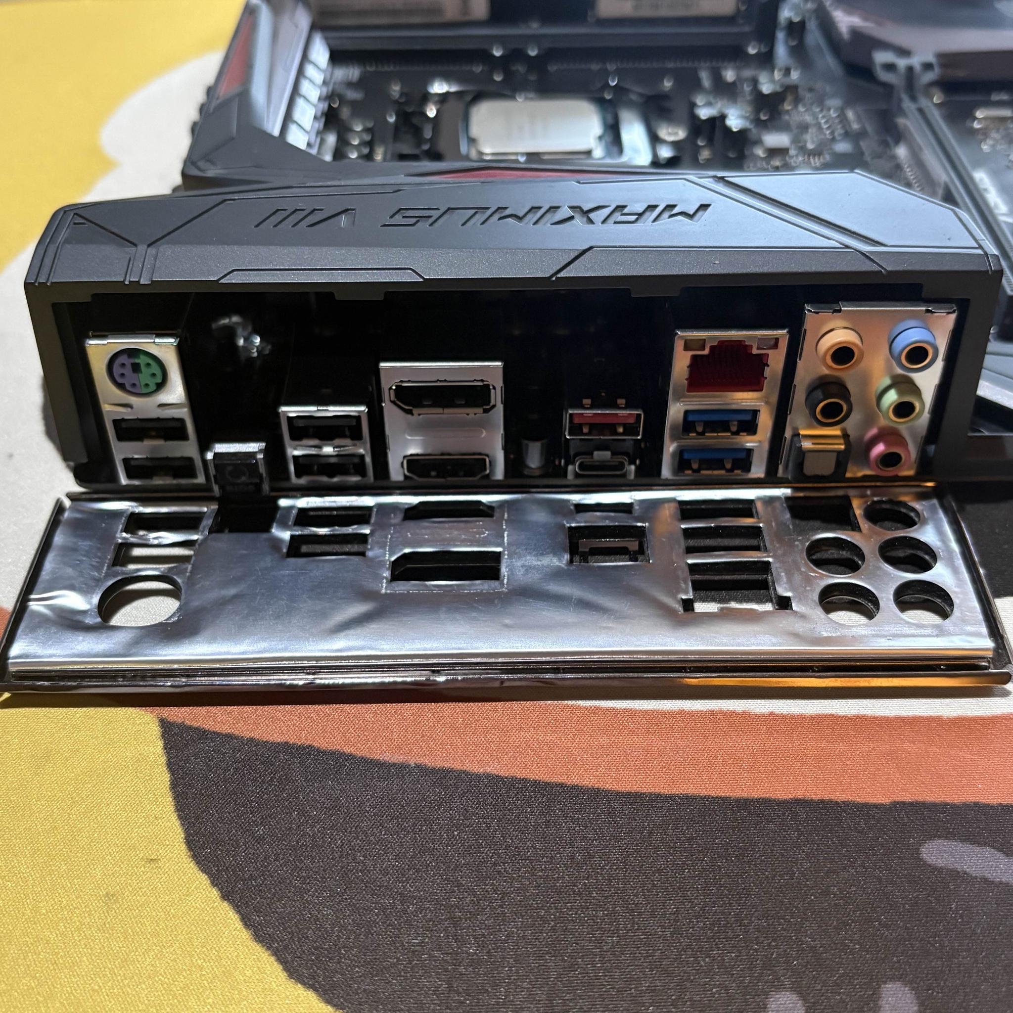 ASUS ROG Maximus VIII Hero + Intel i7-7700T + 16GB DDR4 + Wi-Fi + RGB Hub