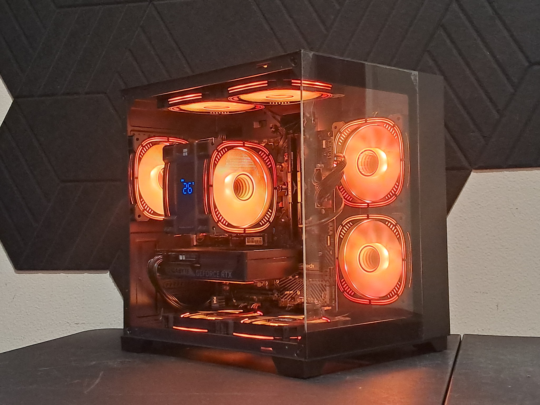 Airflow King 👑 RTX 5060 | Ryzen 5 8400F | 32GB DDR5 | Digital CPU Display | 1TB SSD | WiFi!