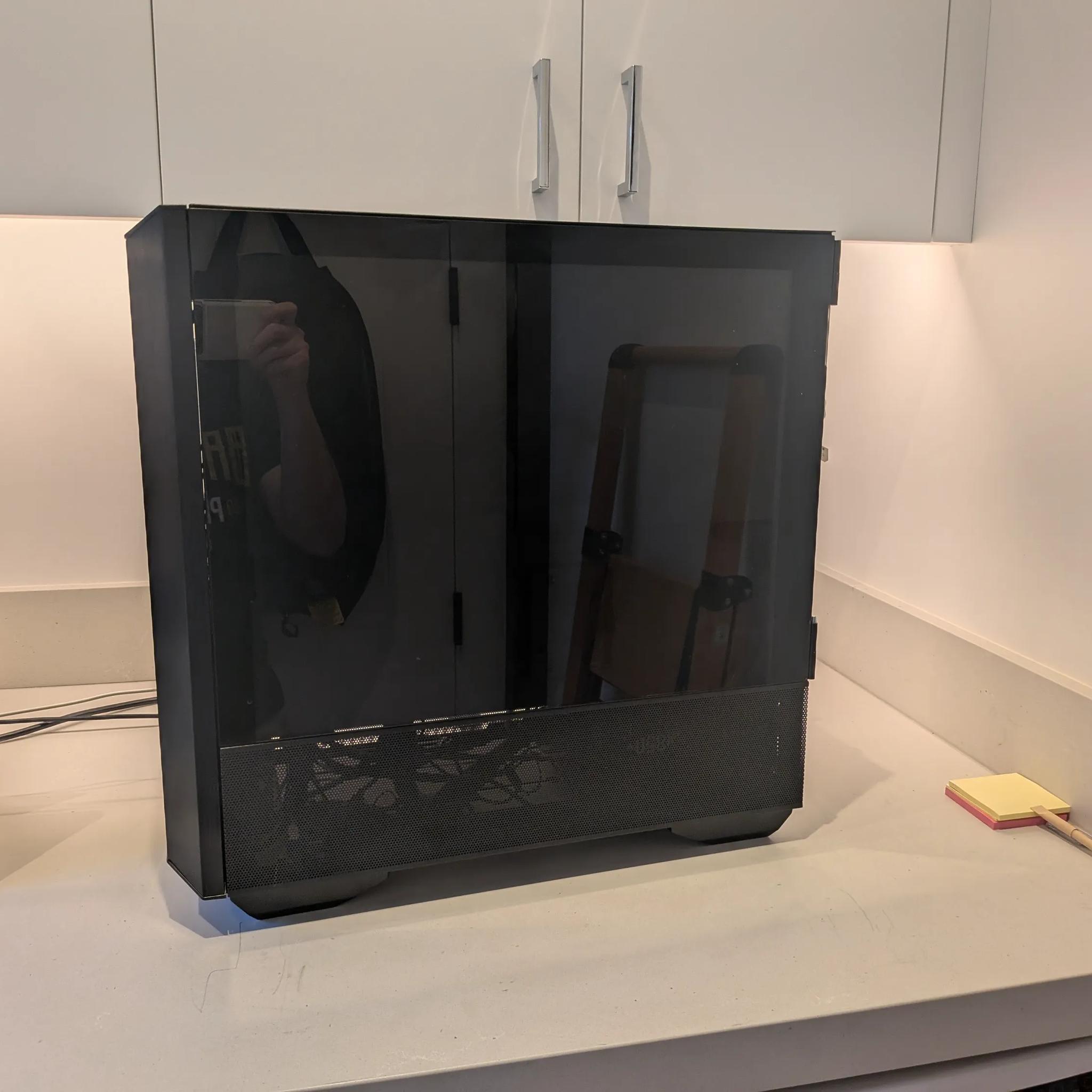 Red Oni - RX 9070, Ryzen 7 7800X3D, 32 GB DDR5 RAM, 2 TB NVME, Noctua NH-D15