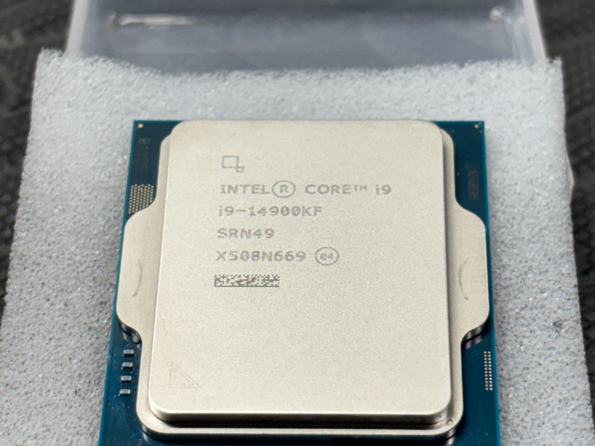 Intel Core i9-14900KF 24-Core CPU (Unlocked, 6.0GHz Boost, LGA 1700)