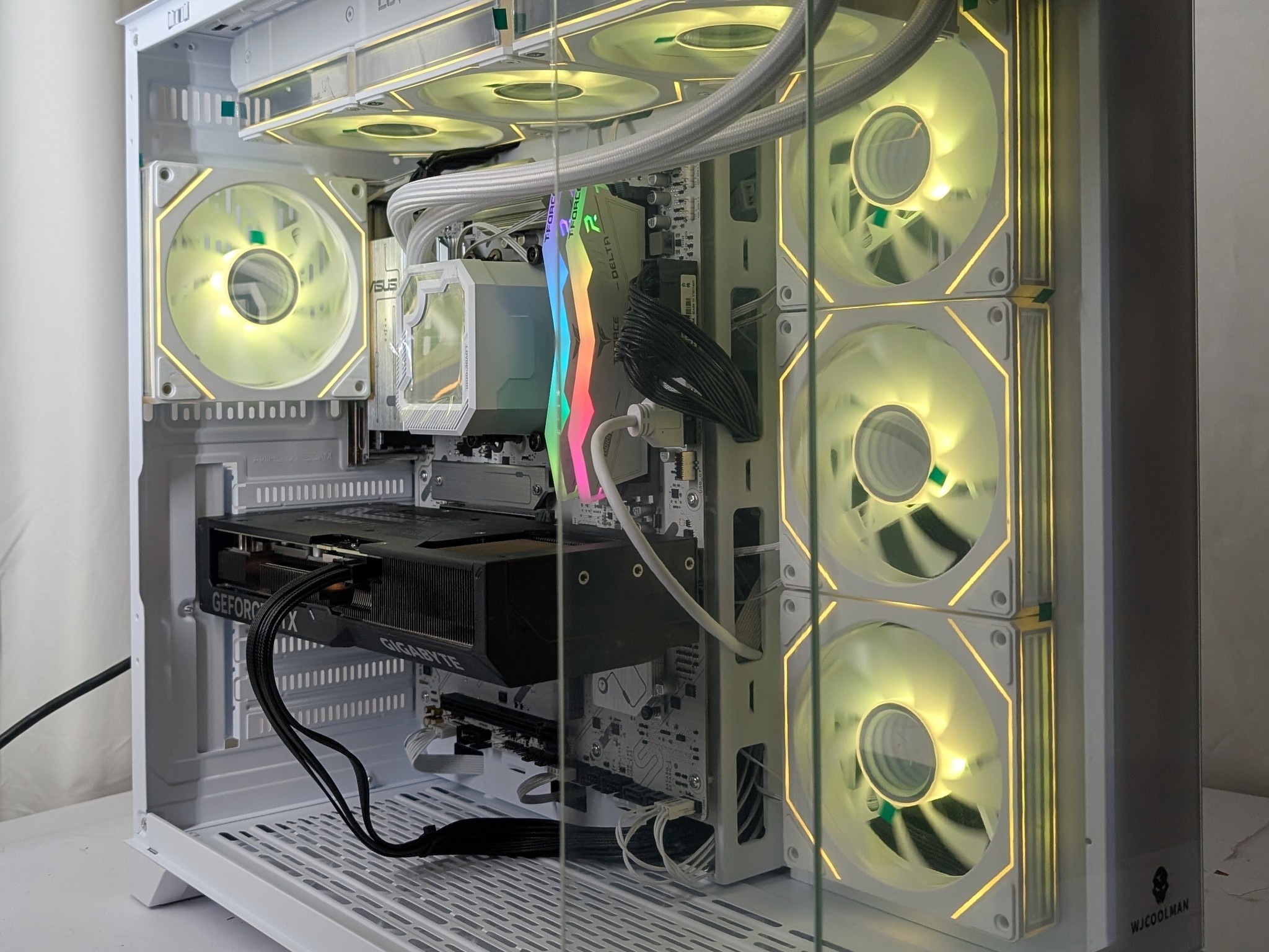 RTX 4070 SUPER | RYZEN 5 7600X | 16GB DDR5 | 1TB NVME | 650W
