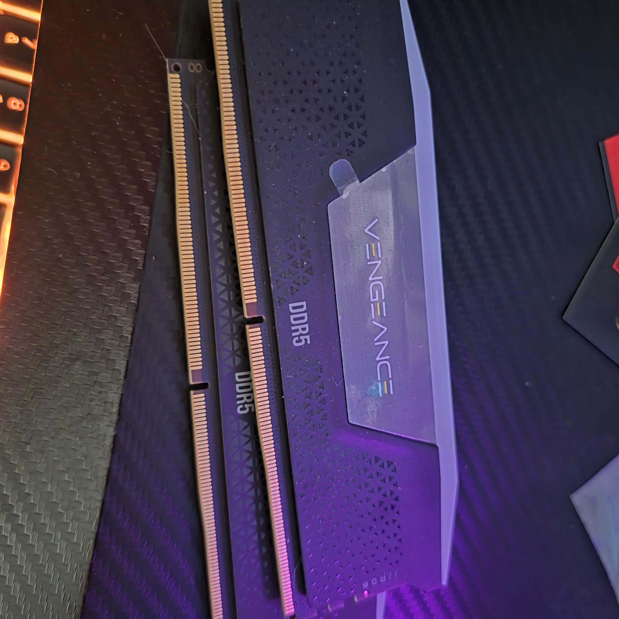 CORSAIR VENGEANCE RGB DDR5 RAM 32GB