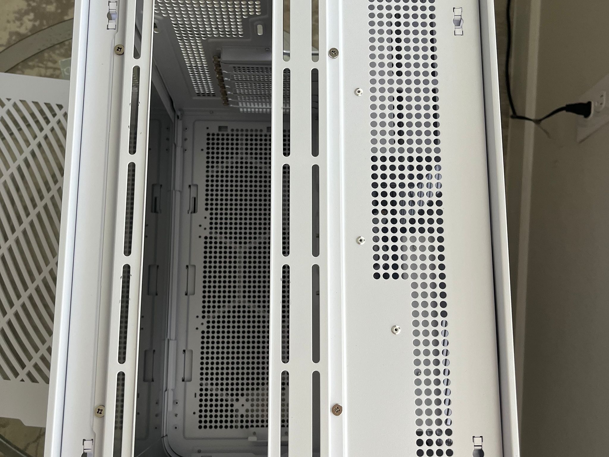 **SUMMER SALE** MONTECH KING 95 DUAL-CHAMBER ATX MID-TOWER PC CASE (WHITE) GREAT CONDITION