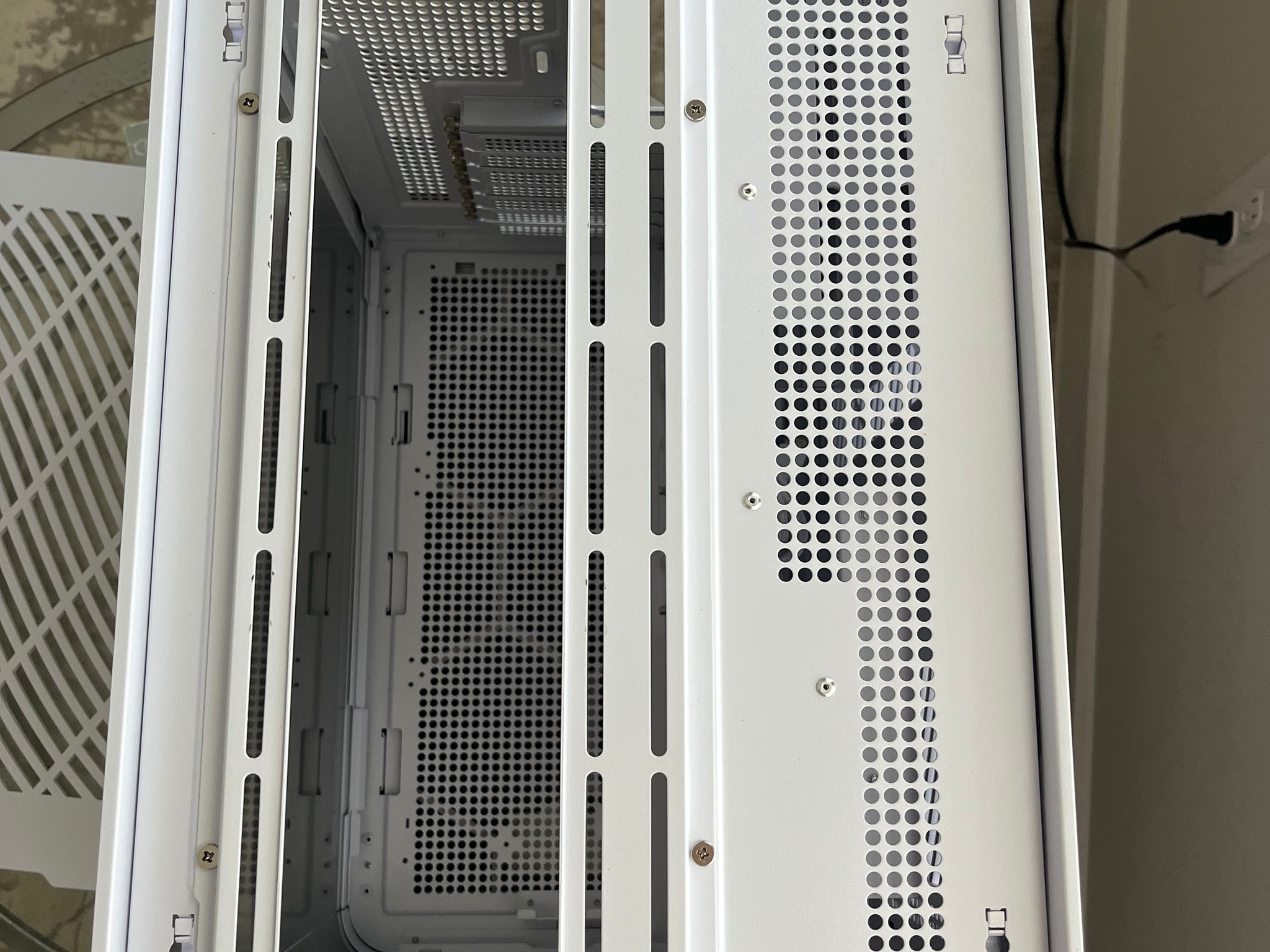 **SUMMER SALE** MONTECH KING 95 DUAL-CHAMBER ATX MID-TOWER PC CASE (WHITE) GREAT CONDITION