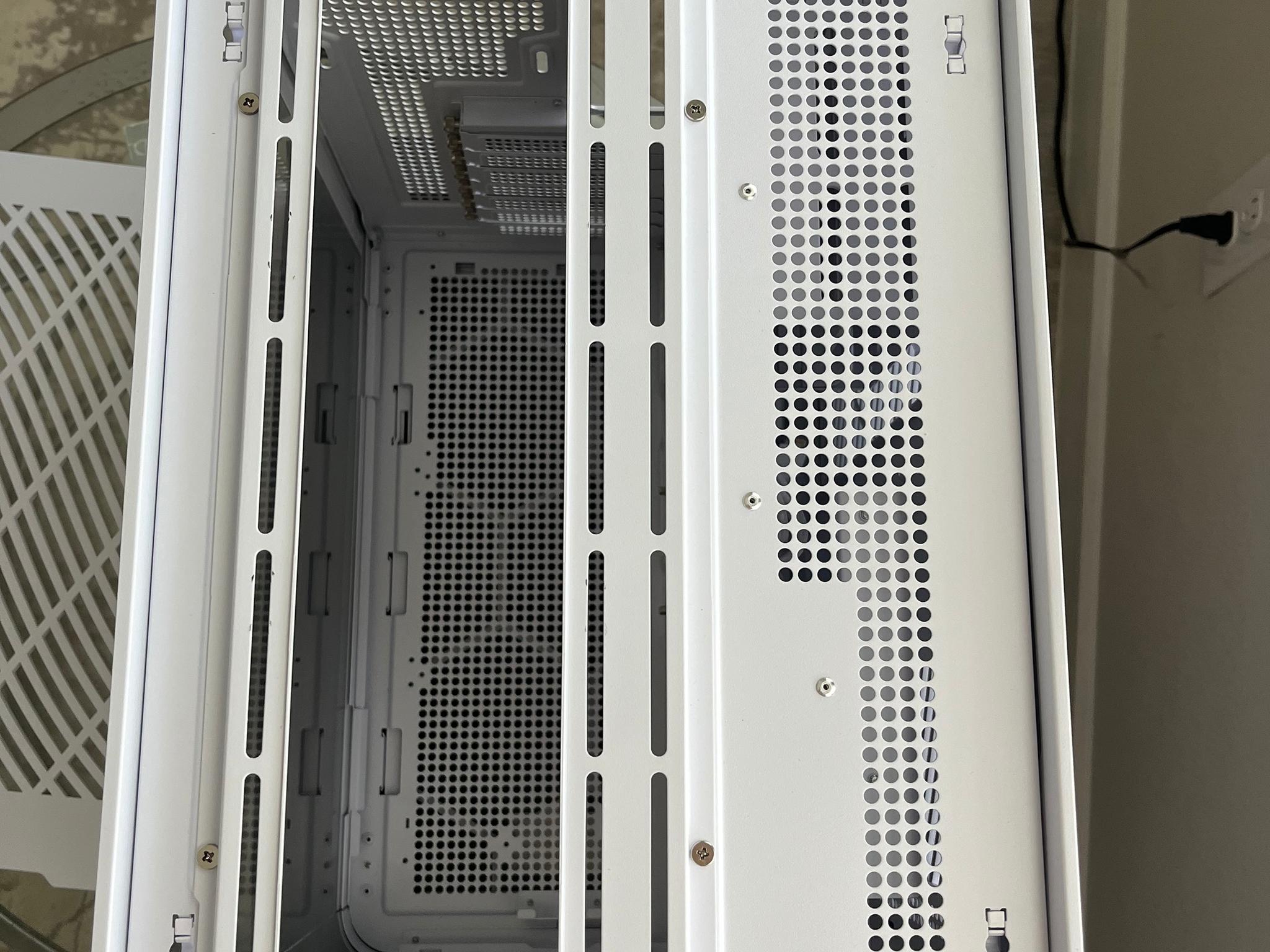 **SUMMER SALE** MONTECH KING 95 DUAL-CHAMBER ATX MID-TOWER PC CASE (WHITE) GREAT CONDITION