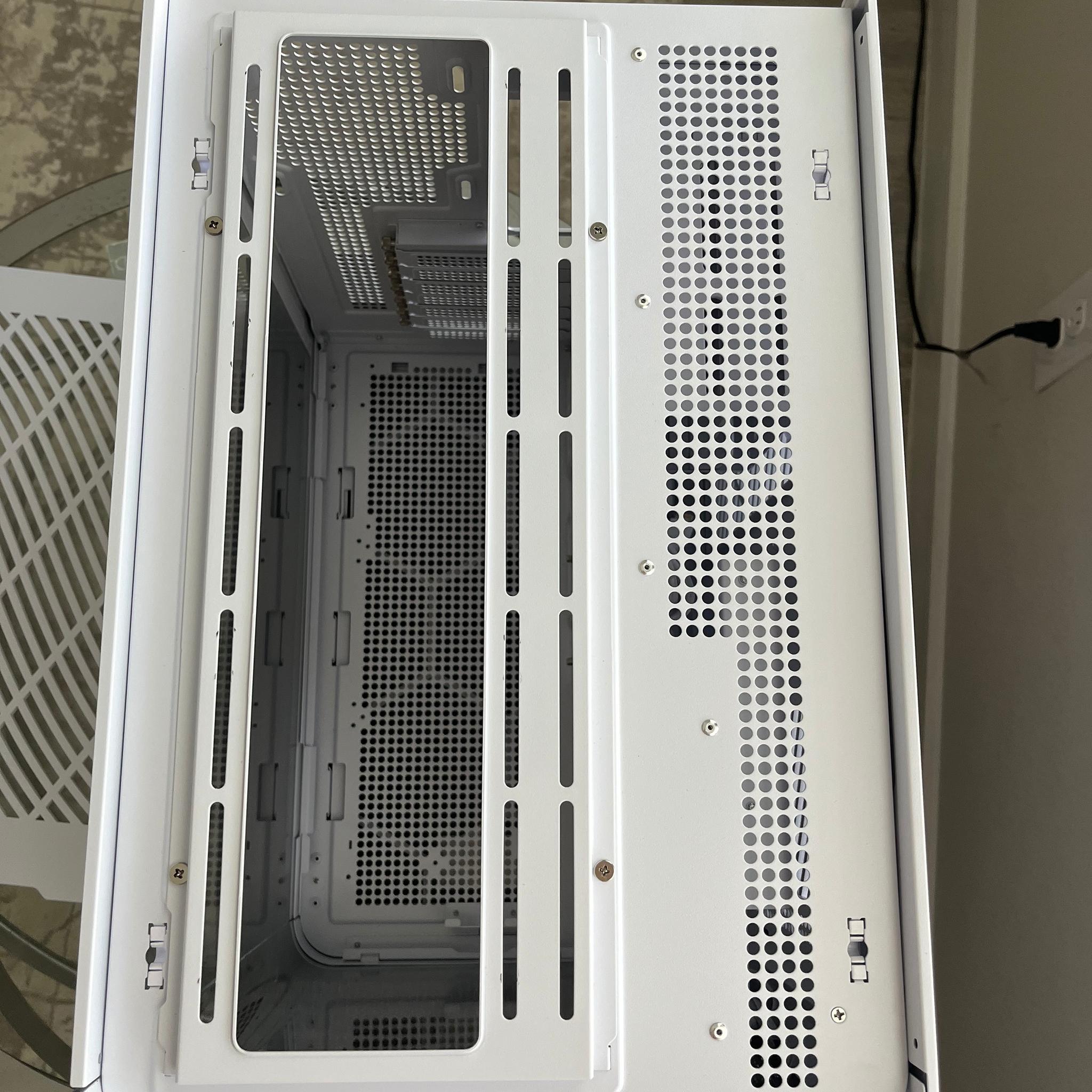 **SUMMER SALE** MONTECH KING 95 DUAL-CHAMBER ATX MID-TOWER PC CASE (WHITE) GREAT CONDITION