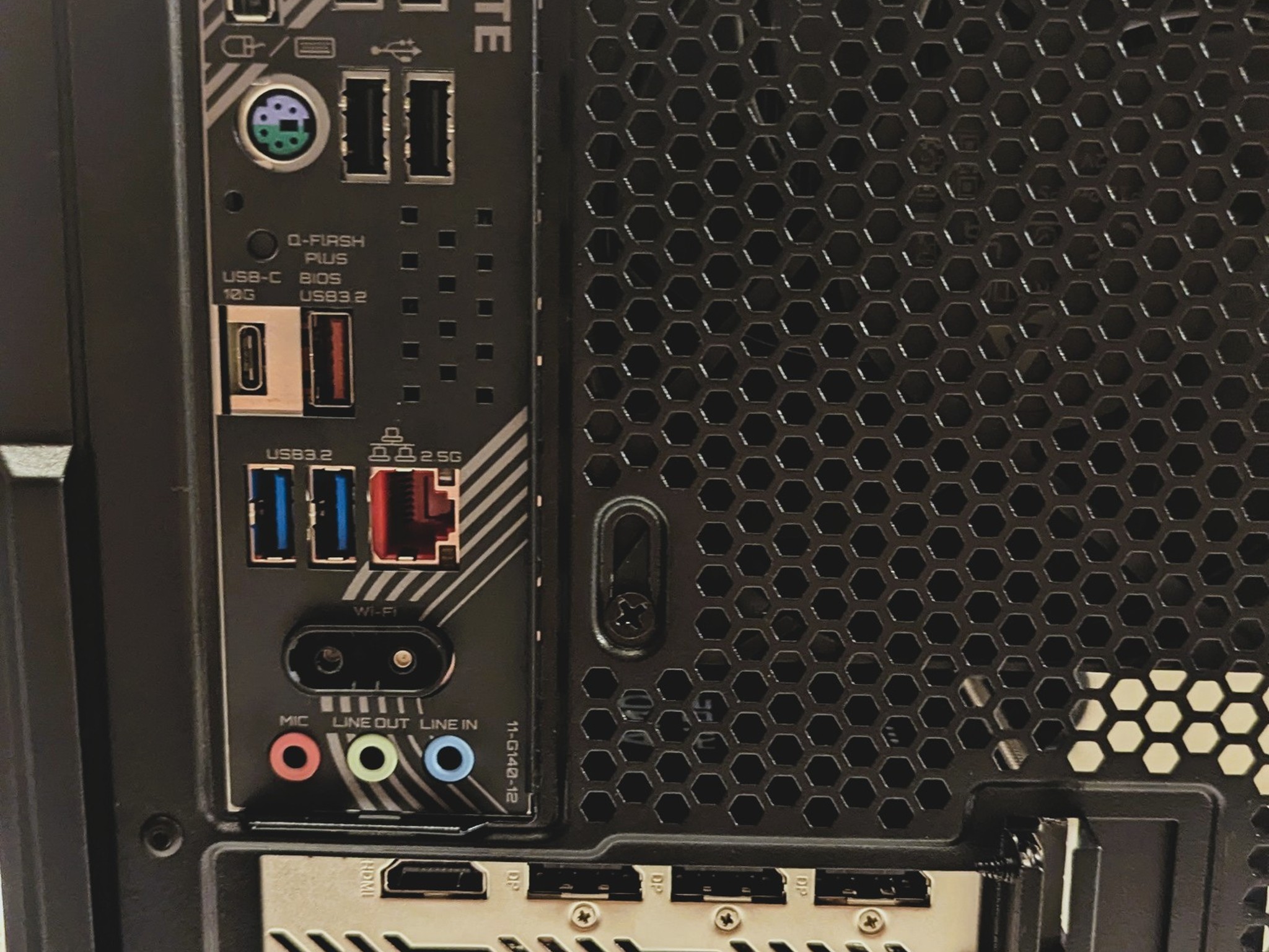 Blackout Gaming PC - Ryzen 9600X | RX 9070 XT 16GB | 1TB SSD| 16GB DDR5 6000 CL 30| WIFI+BT|