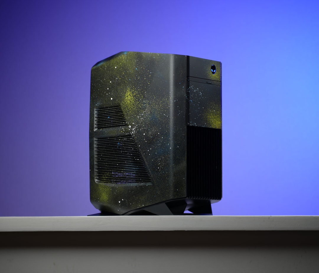 Alienform 6” GTX 1070 Intel Core i7 7700k 16GB .7TB Windows 11
