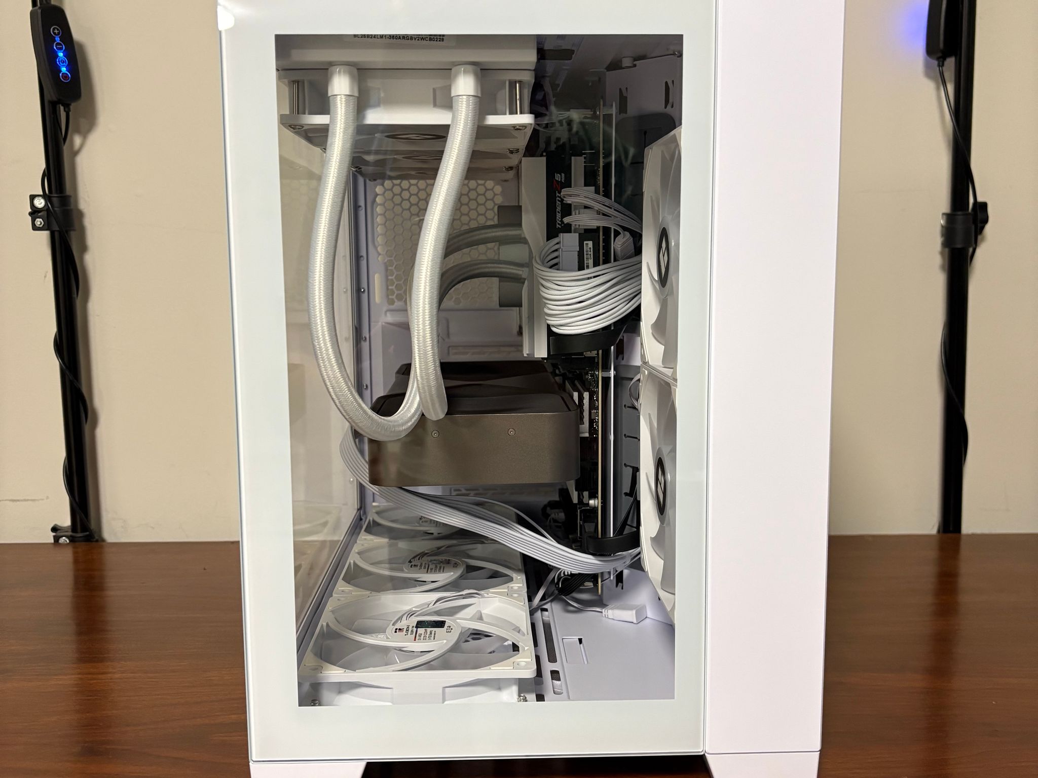 RTX 5080 | Ryzen 7 7800X3D | 64GB DDR5 | 2TB NVMe | 850W Gold | Lian Li O11 Dynamic Mini (White)