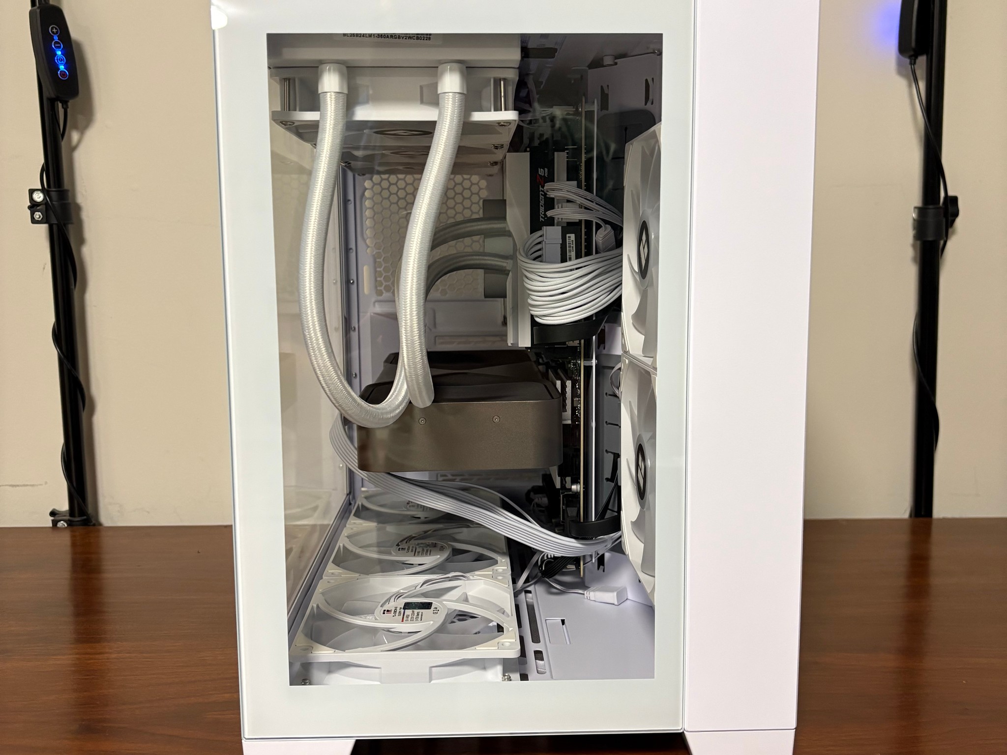 RTX 5080 | Ryzen 7 7800X3D | 64GB DDR5 | 2TB NVMe | 850W Gold | Lian Li O11 Dynamic Mini (White)