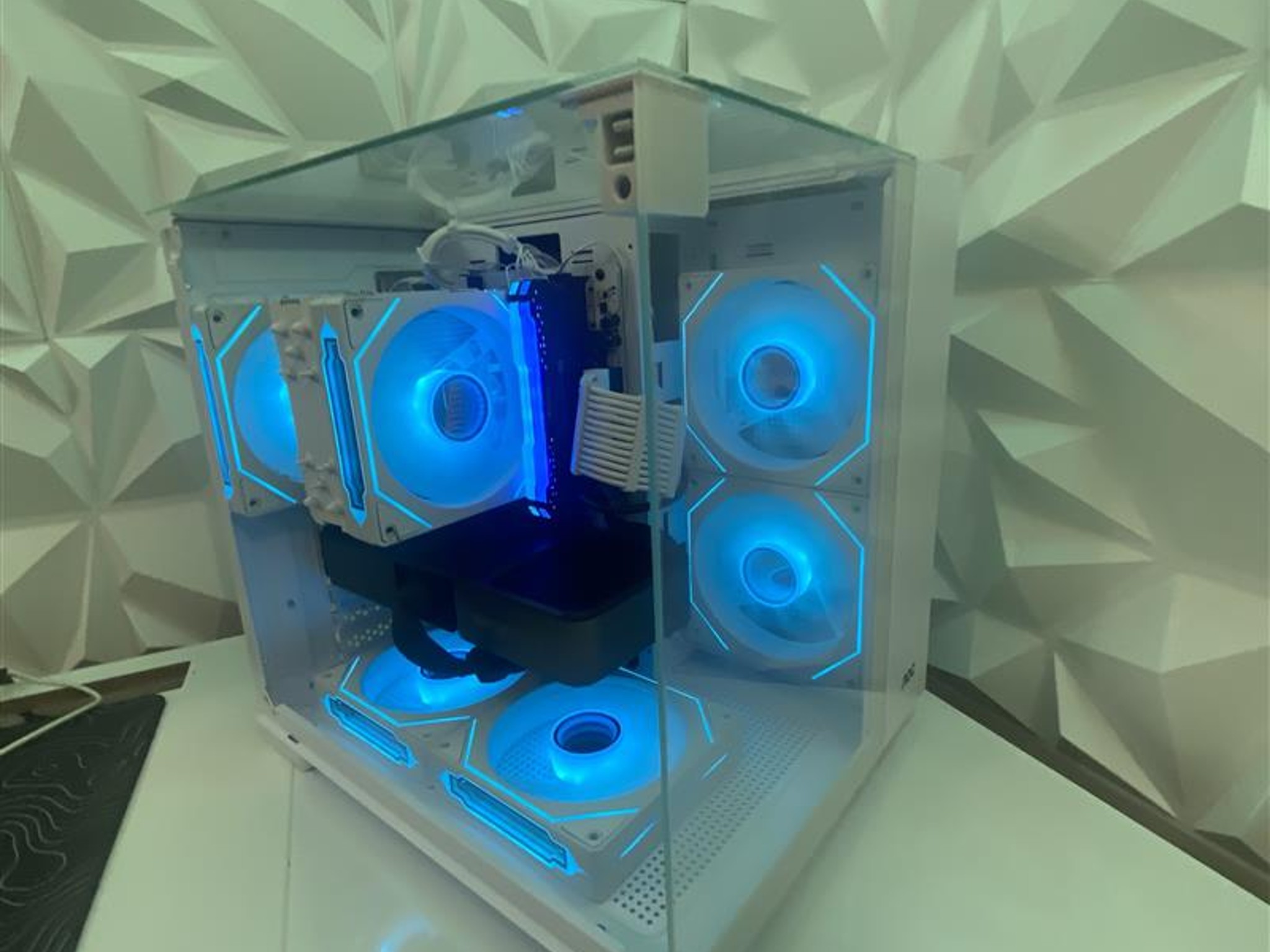 White RGB Gaming PC | Ryzen 7 5800X | RTX 3070 8GB | 32GB RGB RAM | 1TB M.2 SSD | WI-FI