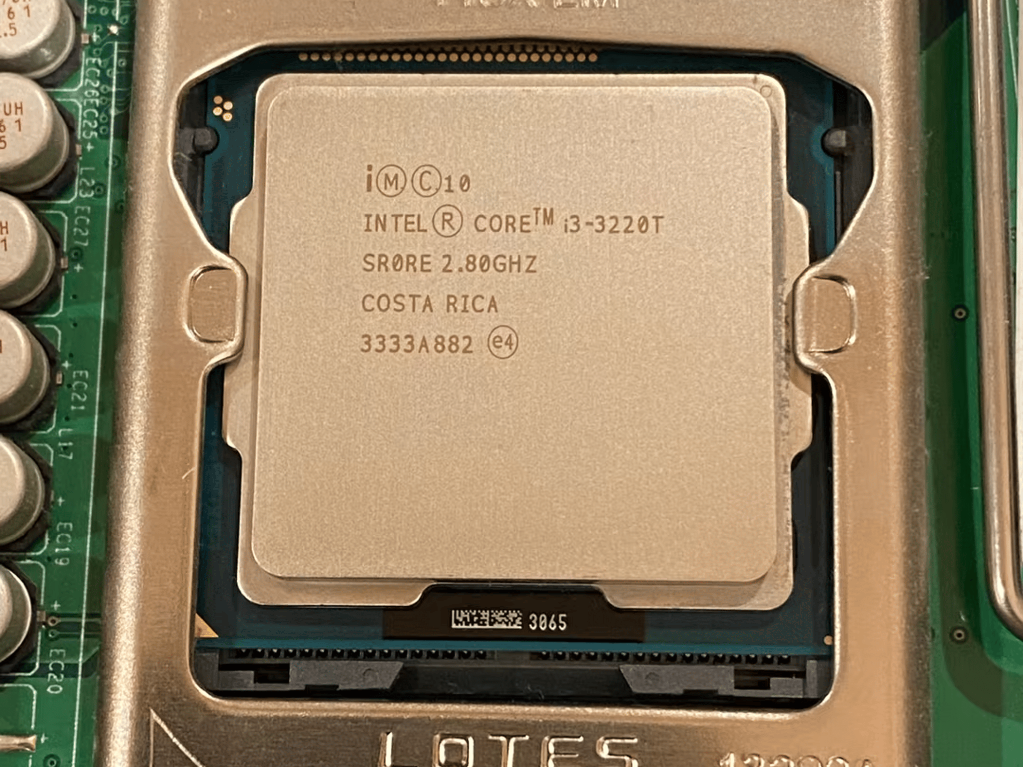 Lenovo ThinkCentre M72e - MFF - Intel i3-3220T - Windows 10 Pro - 128GB SSD - 8GB RAM - Disc Drive