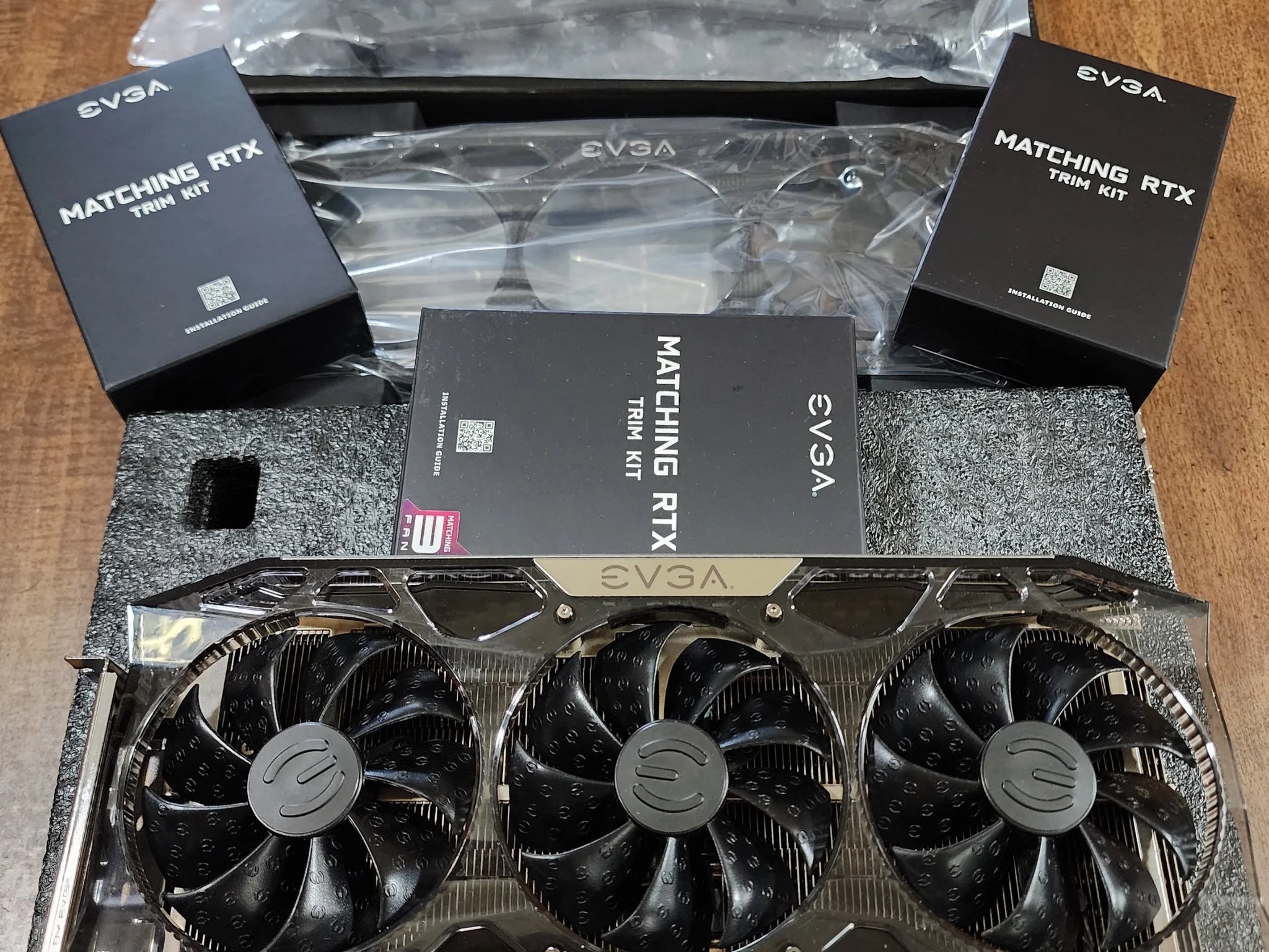 EVGA Nvidia GeForce  RTX  2080 Ti  FTW3 ULTRA GAMING pn 11g-p4-2487-kr with lots of xtras Carbon Kit