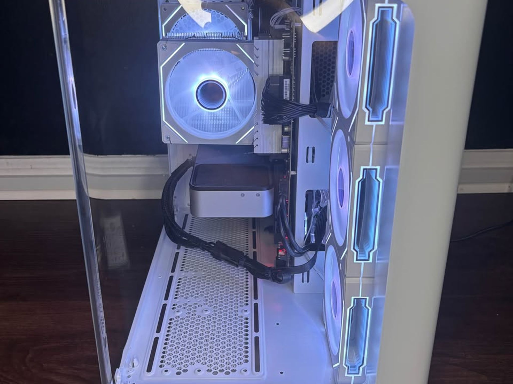 White Gaming PC (RTX 3060 Ti 8GB + Intel Core I7-10700K)