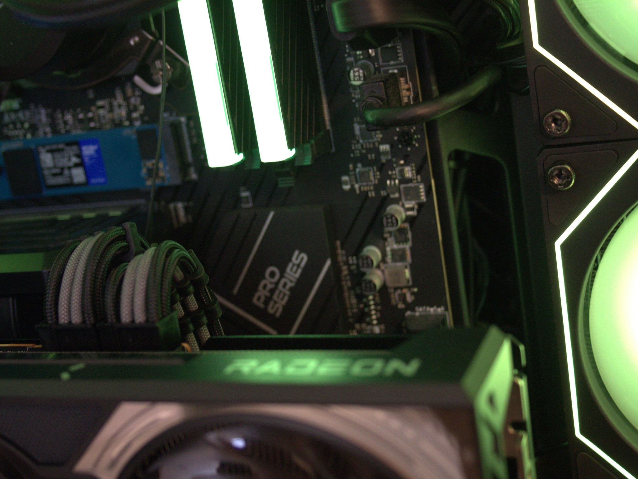 💻 RX 9070 16GB Gaming PC 💻| i7 14700f | DDR5 | 32GB RAM | WiFi/BT | Windows 11 HYTE Y40