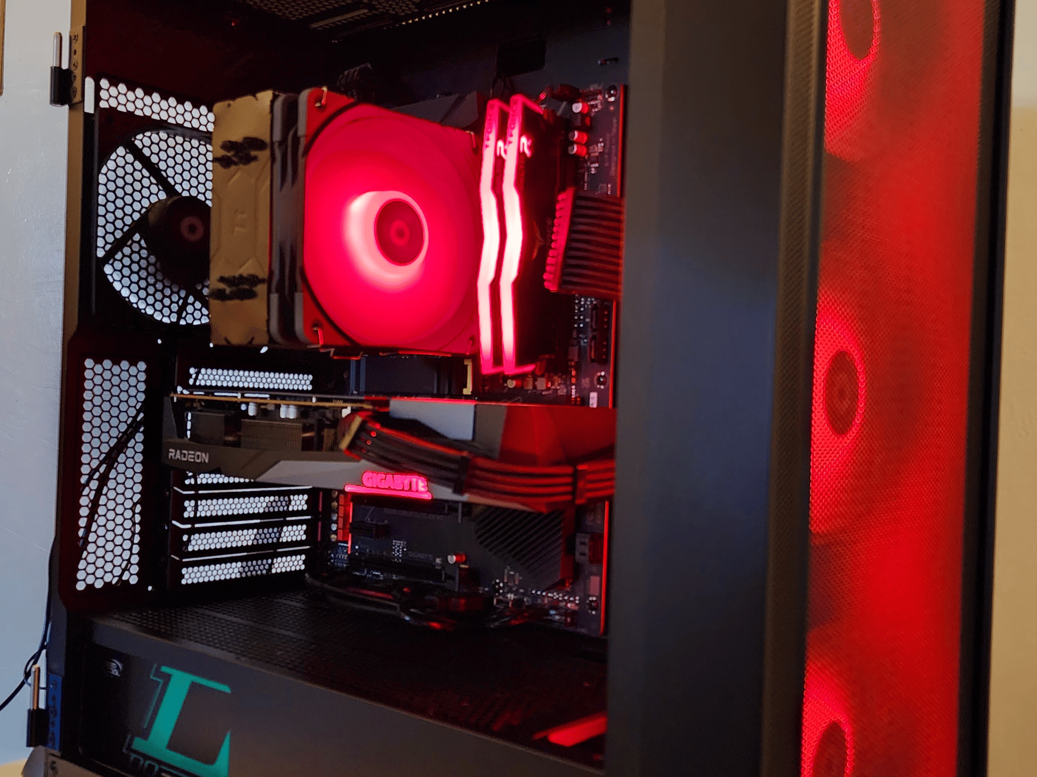 "Dynamic" Gaming PC R5 5600x w/ Gigabyte RX 6650XT | 16GB RAM | 1TB Gen4