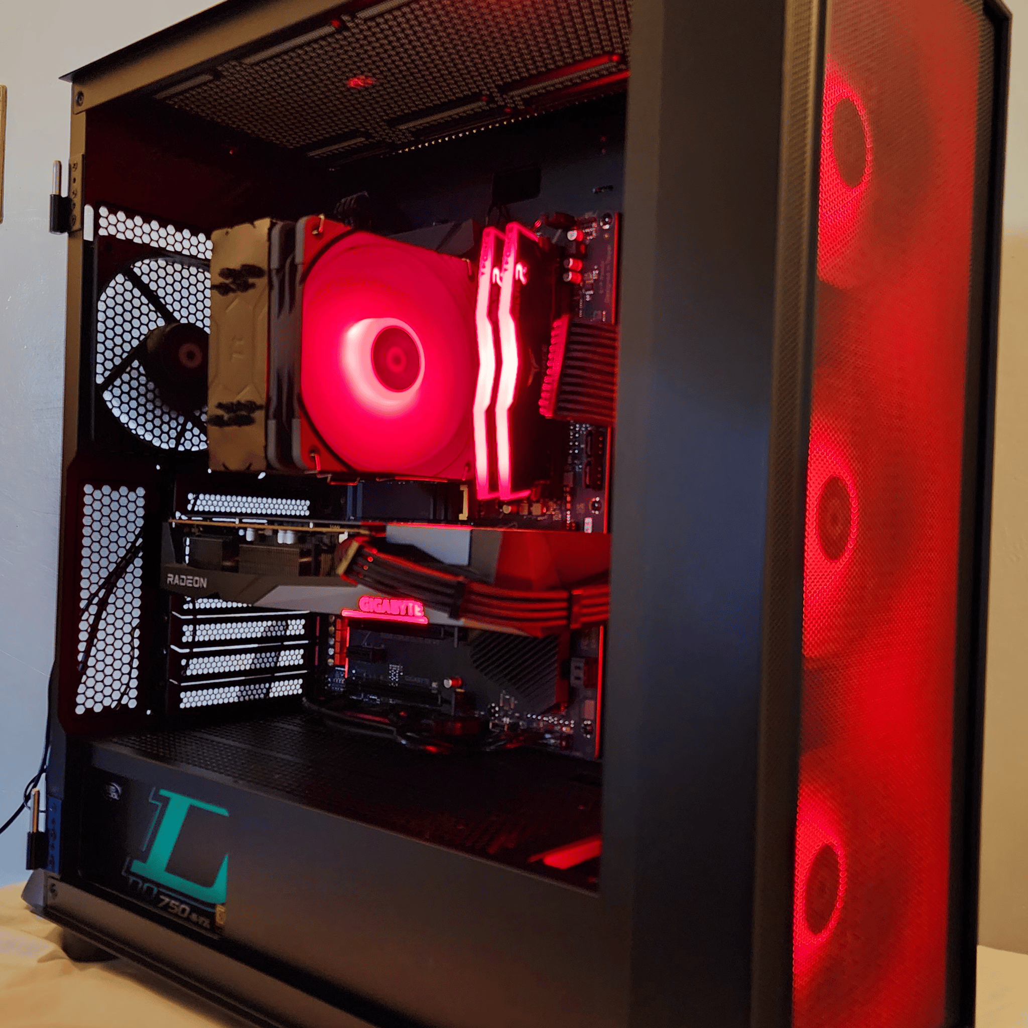 "Dynamic" Gaming PC R5 5600x w/ Gigabyte RX 6650XT | 16GB RAM | 1TB Gen4