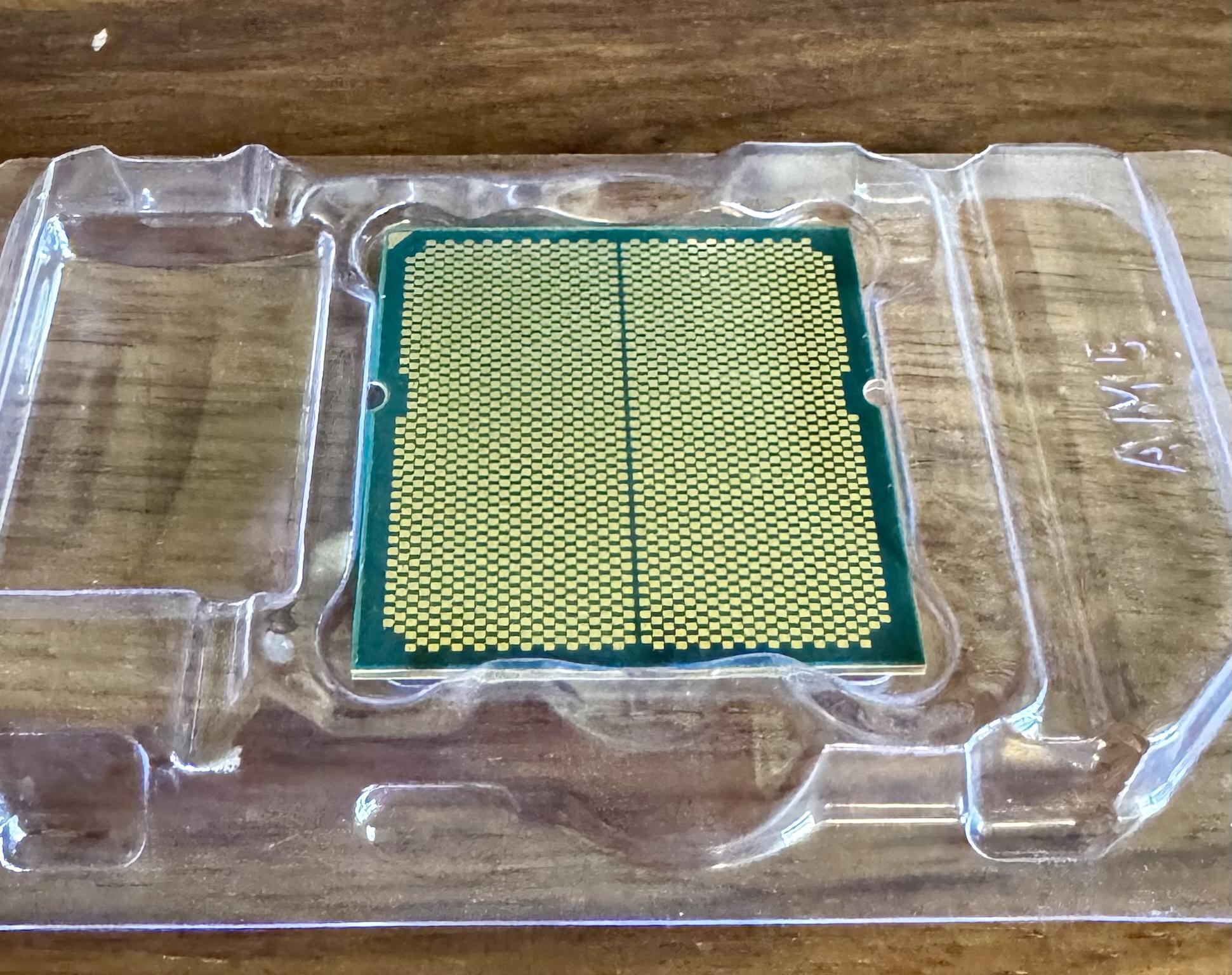 AMD Ryzen 5 7600 (6 Cores/12 Threads, AM5)