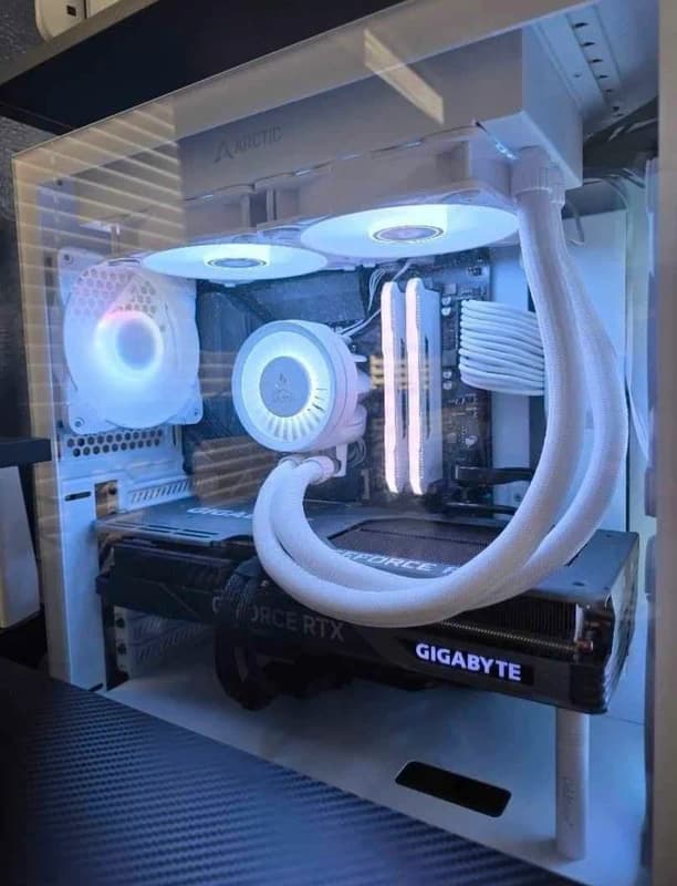 Gaming PC 4070 Ti and I9 13900k.