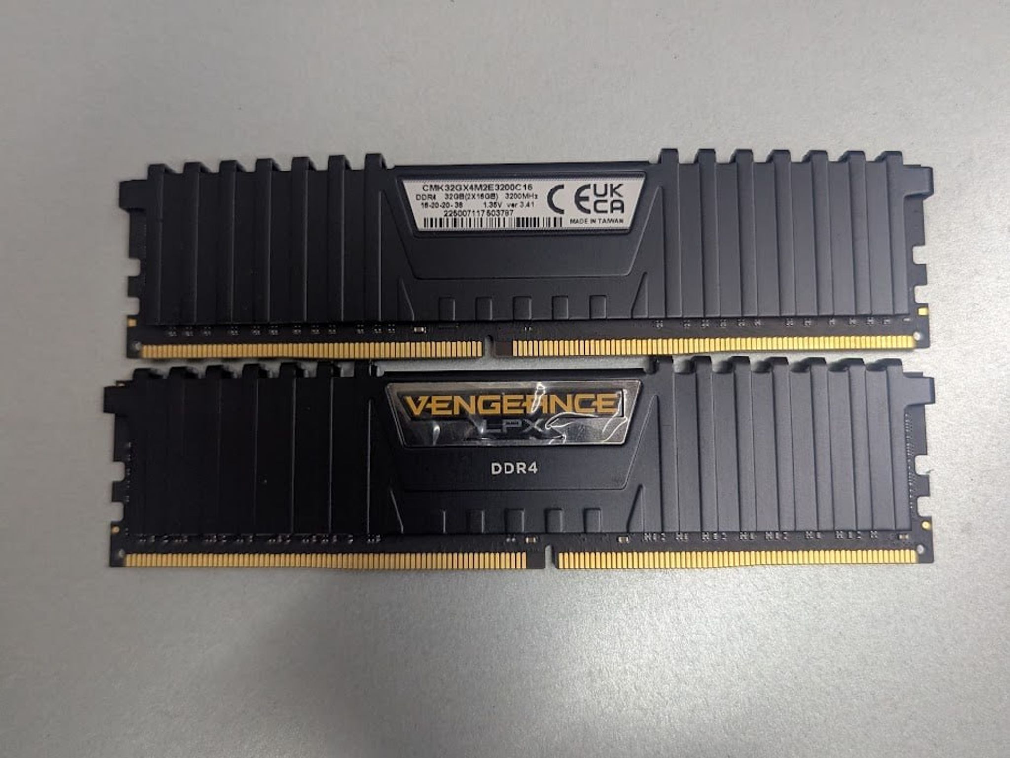 💠 Corsair Vengeance LPX 32GB (2x16GB) DDR4-3200 CL16 RAM | CMK32GX4M2E3200C16