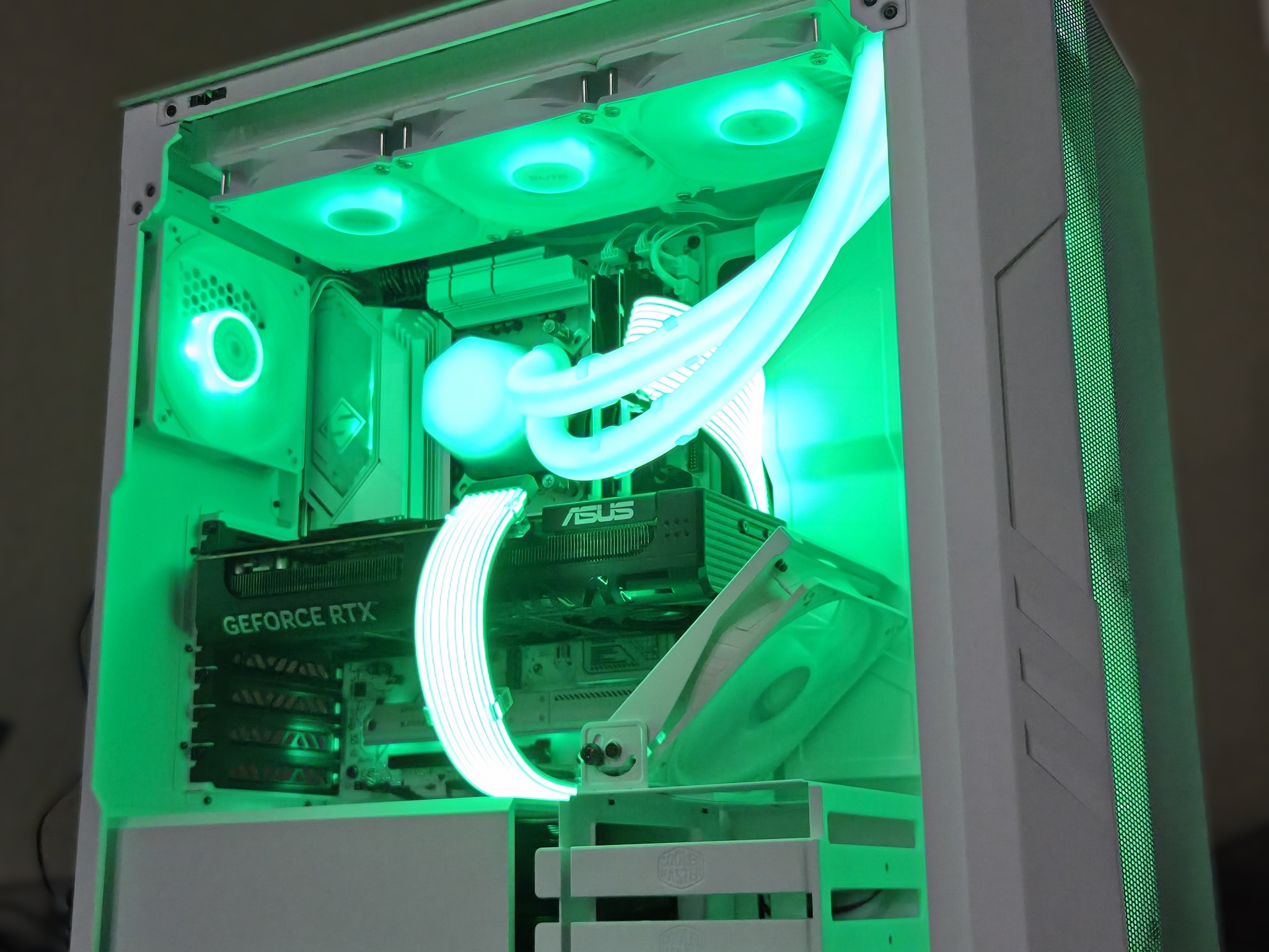 Stormtrooper!⚪⚫ 5070 Ti | 7800X3D | 32GB DDR5 | 2TB Gen4 NVMe