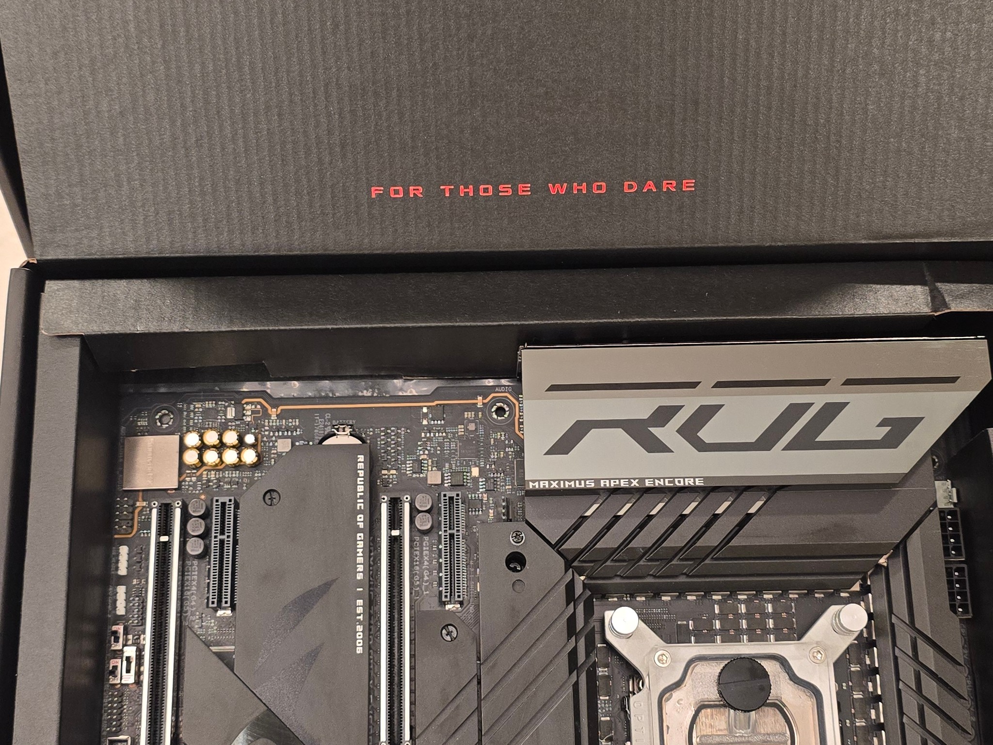 ASUS ROG MAXIMUS APEX ENCORE Z790 w/ Intel 14900KS & G.SKILL 48GB DDR5-8400