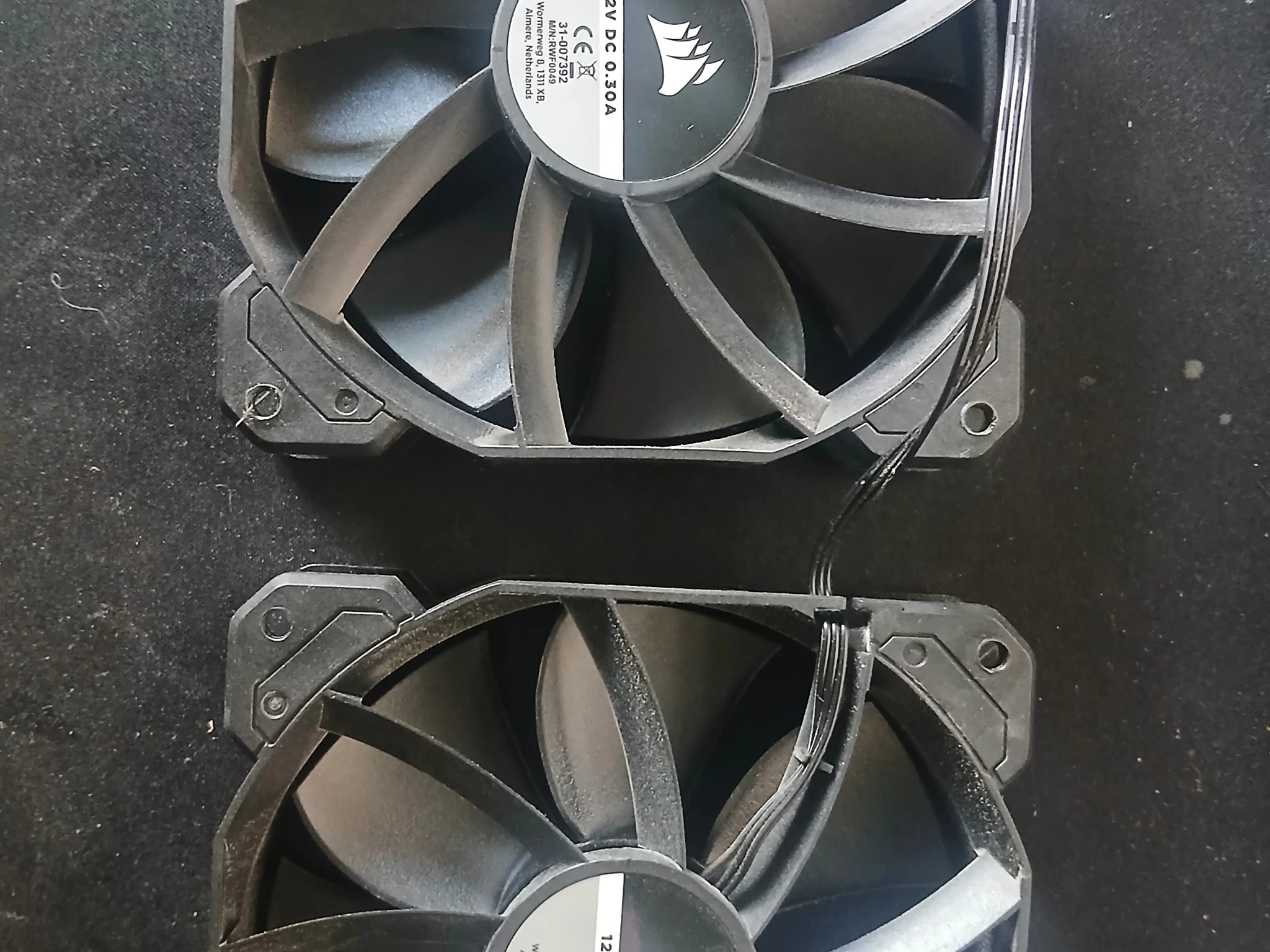 2 Corsair 120mm 3pin case fans