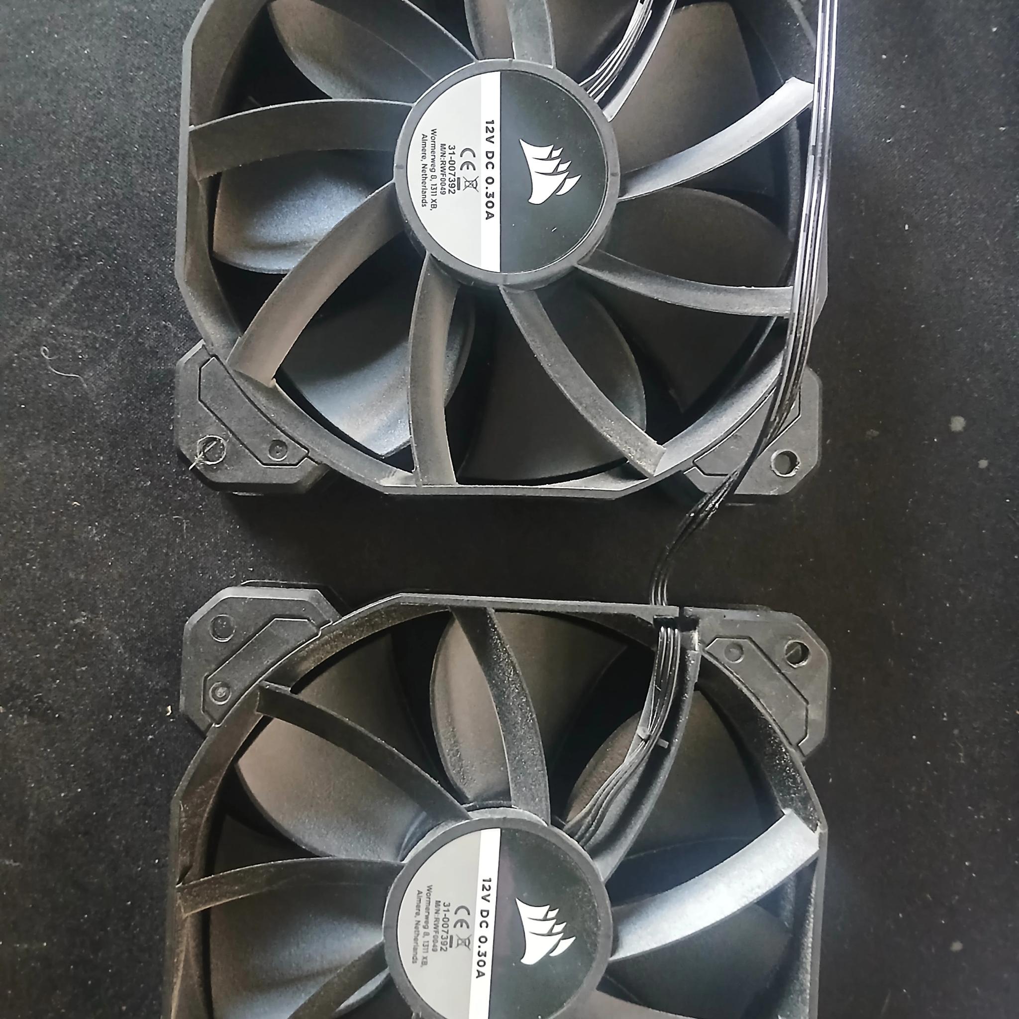 2 Corsair 120mm 3pin case fans