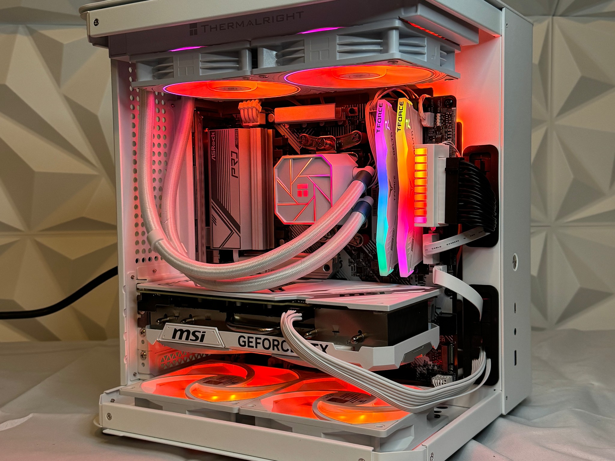 "Ice Cube" RYZEN 7 7700x, 4070 ti super, 32gb ram, WI-FI, 1TB nvme, gaming pc Free 4tb Drive READ
