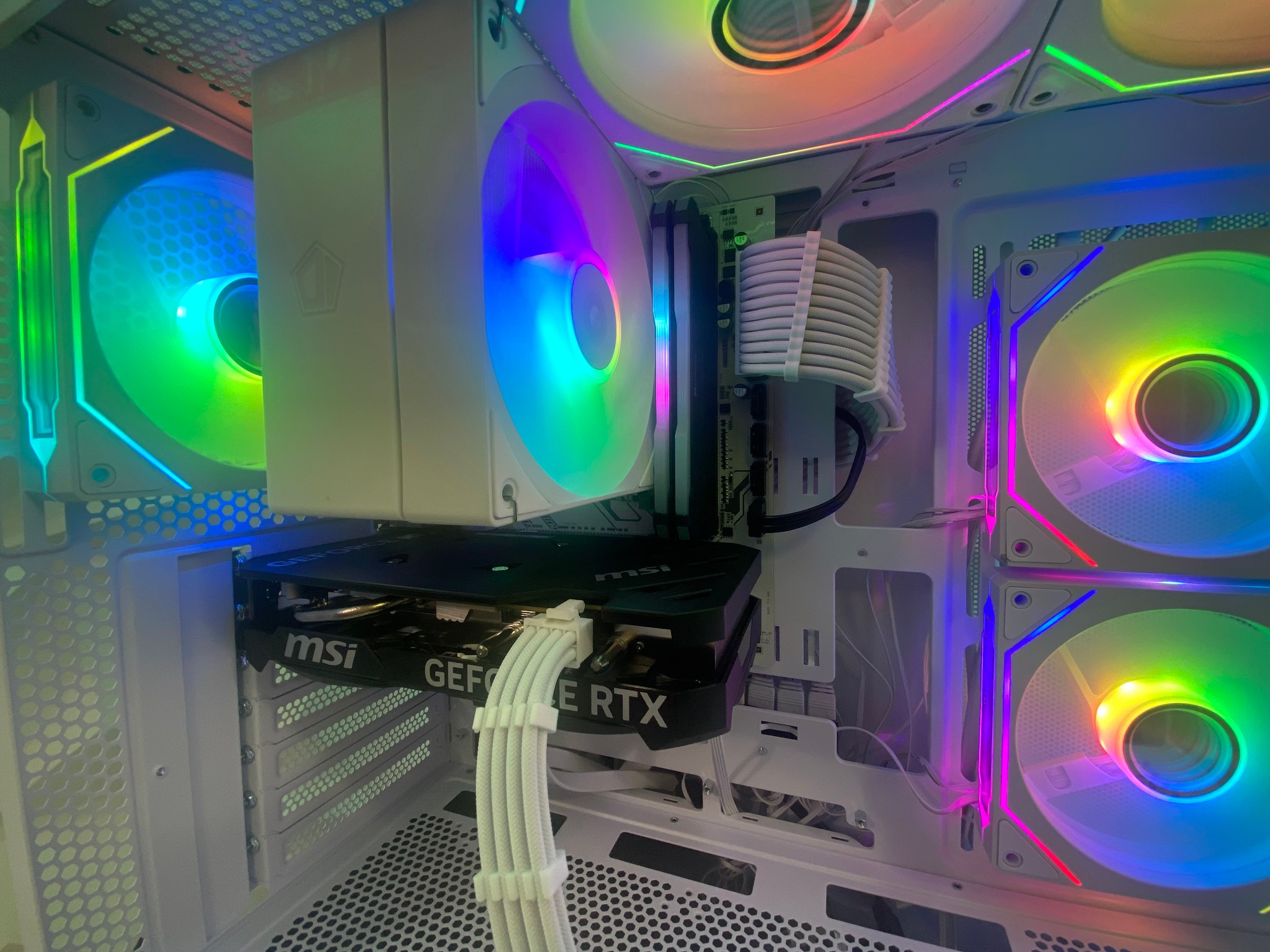 ❄️🧊💎- Whiteout 1440P Gaming PC | RTX 4060 | Ryzen 5 5600X | 32GB RAM | 1TB NVME SSD ❄️🧊💎