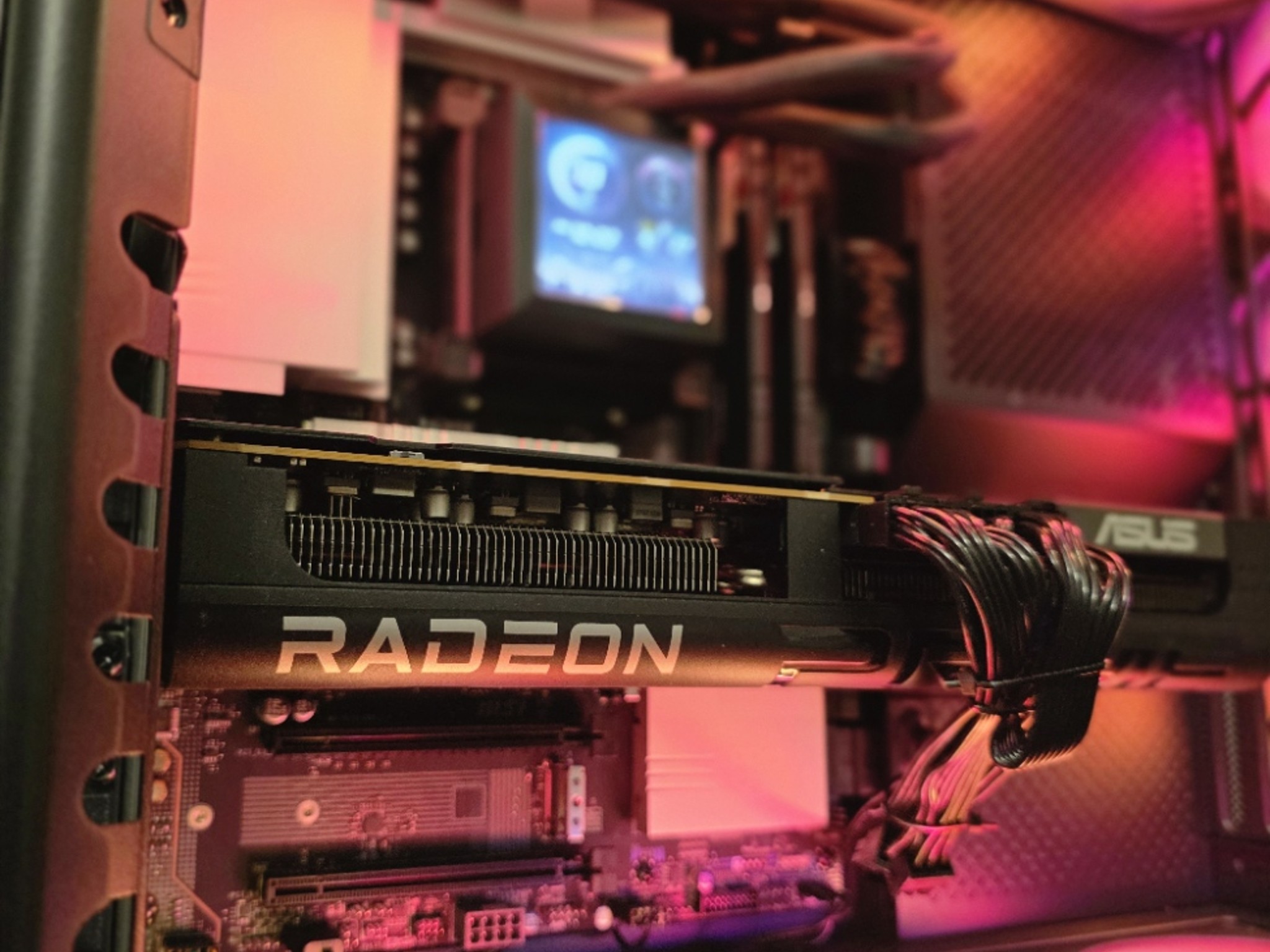 Midnight Hydra | RX 9070XT | Ryzen 5 7600X3D | 32 GB | 2TB SSD | 850W Gold PSU